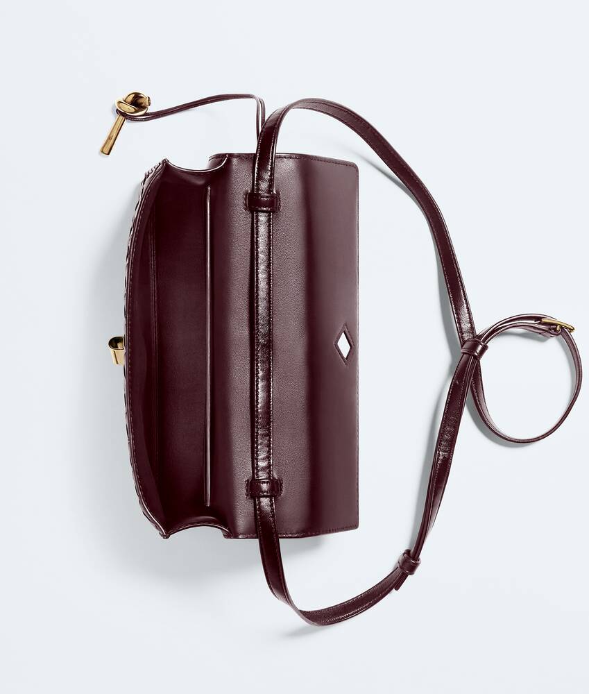 Clutch Andiamo 25 para Mujer en Deep mahogany Bottega Veneta M&eacute;xico ES - Image 2