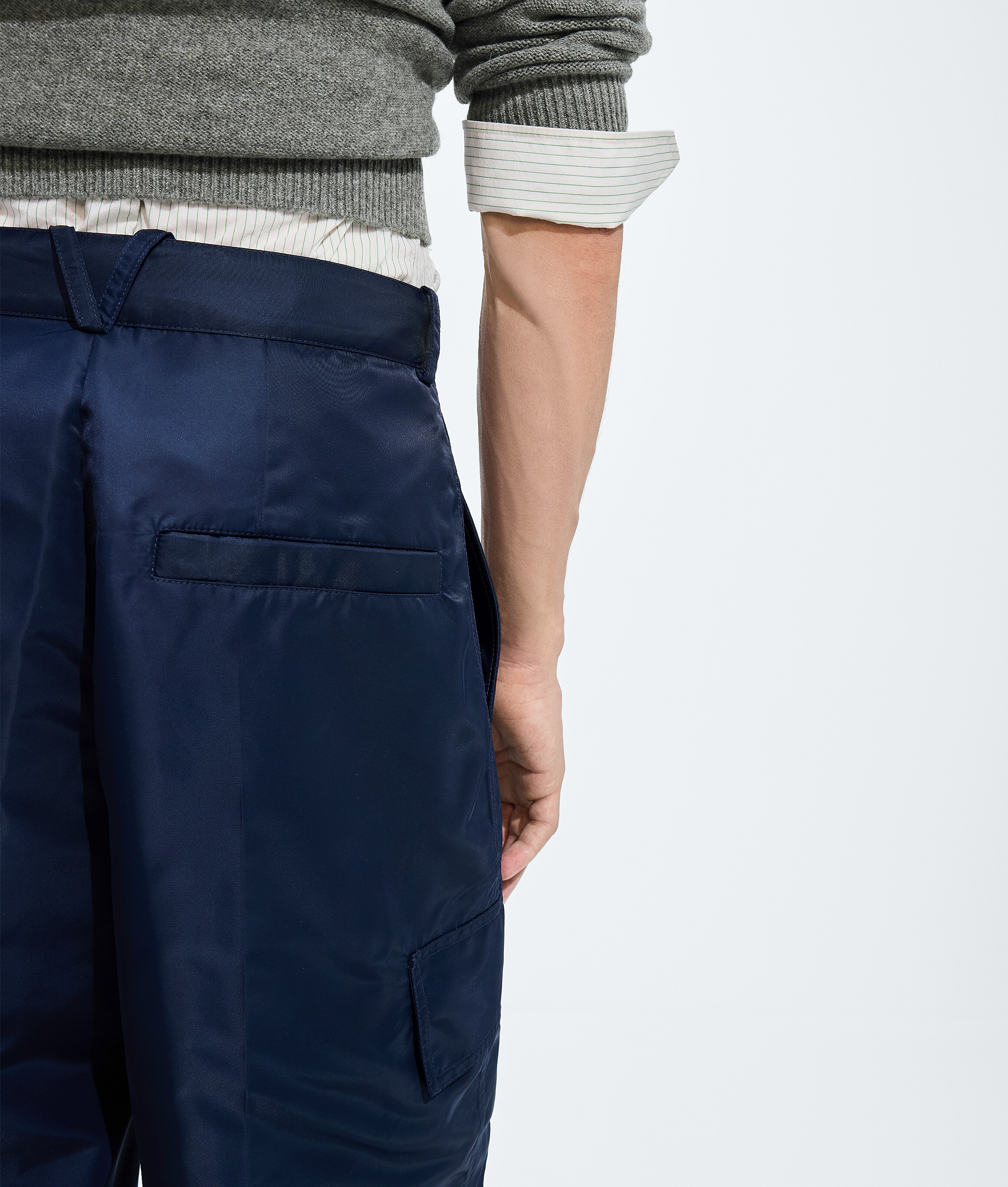 Men's Satin Nylon Cargo Pants in Navy Bottega Veneta Luxembourg EN - Image 4