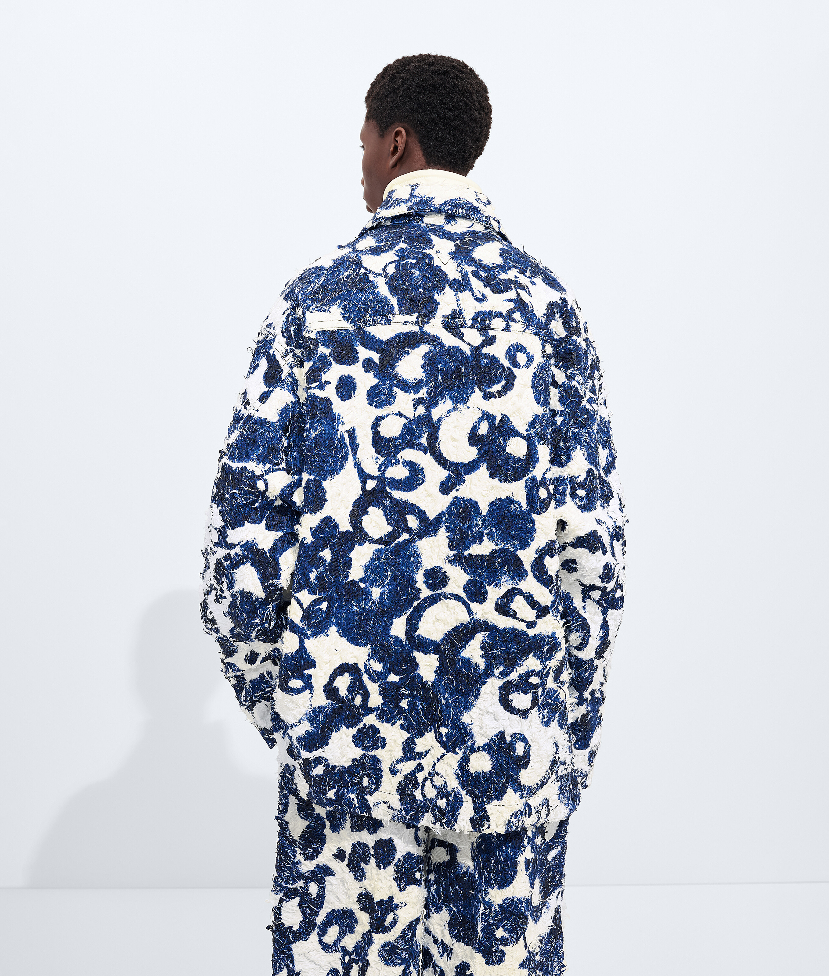 Men's Cotton Fil Coupé Printed Overshirt in Blue ink/white Bottega Veneta Luxembourg EN - Image 3
