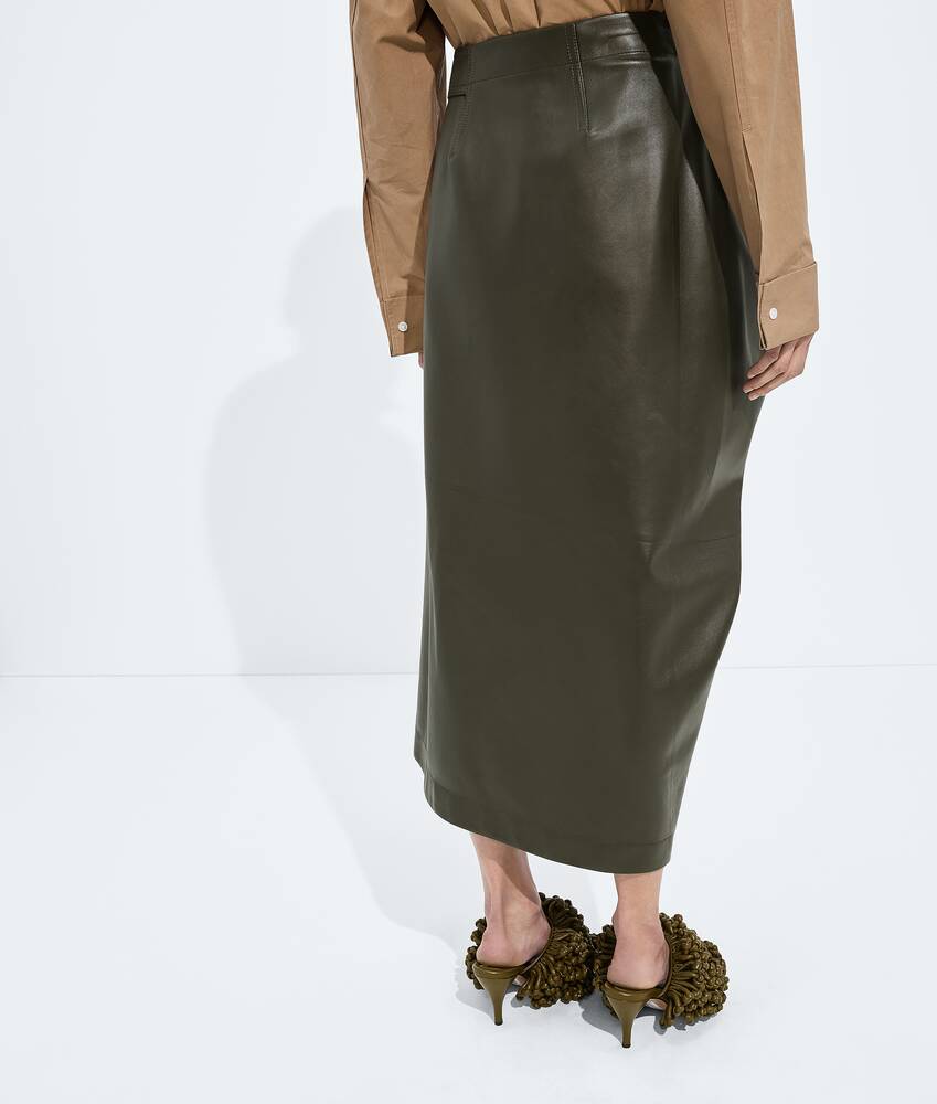 Gonna in pelle lucida da Donna in Pine forest Bottega Veneta Italia IT - Image 2