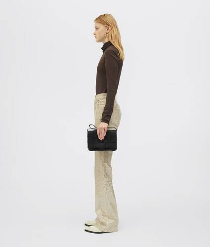 Ela's Cassette em Black Bottega Veneta Brasil PT - Image 4