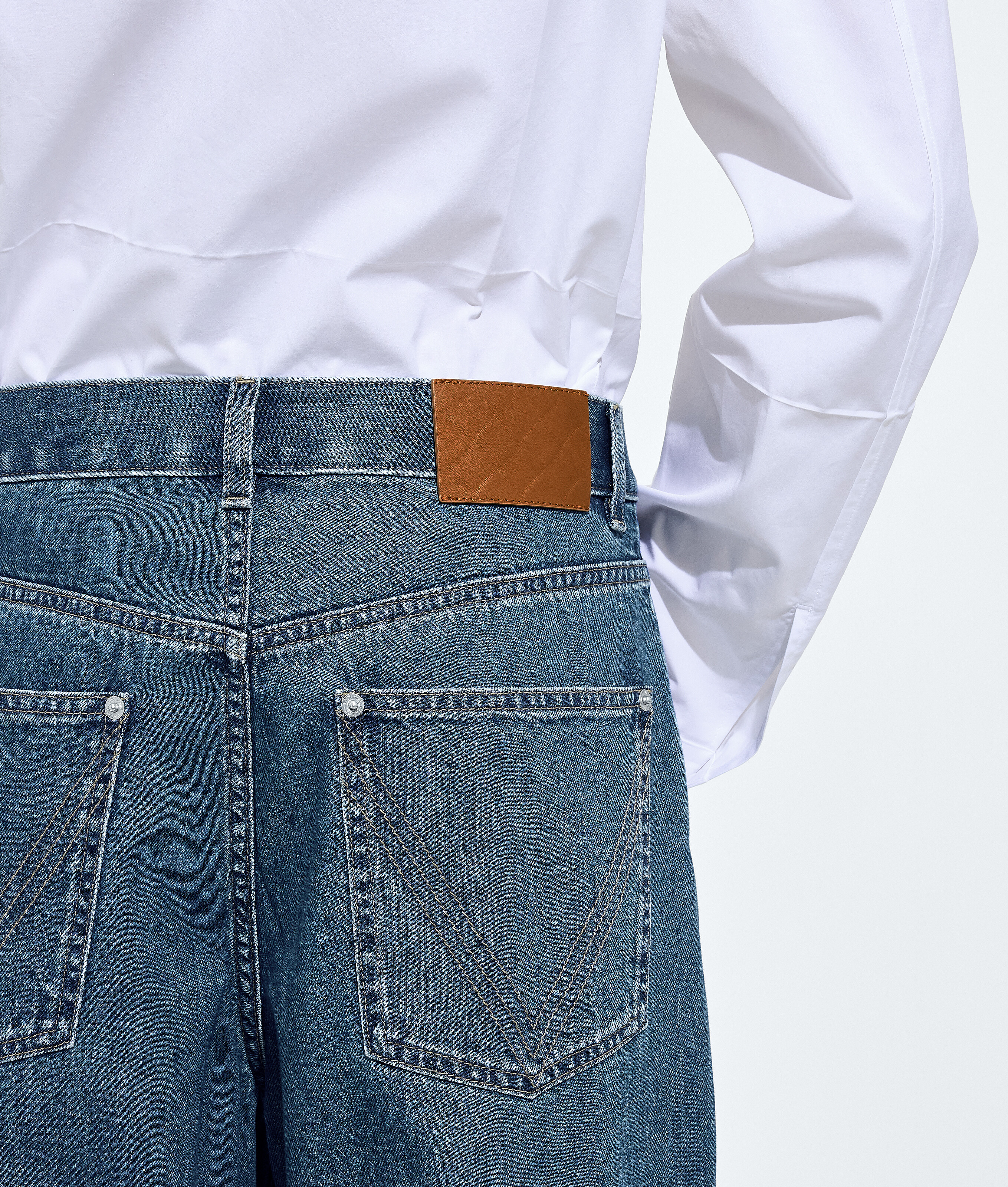 Men's Atlantic Blue Wide Leg Jeans in Mid blue Bottega Veneta Luxembourg EN - Image 4