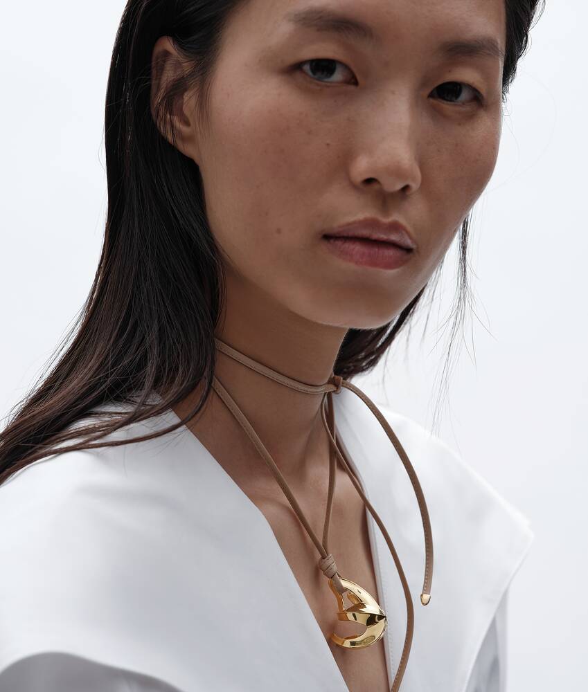 Women's Drop Leather Necklace in Shore Bottega Veneta Mexico EN - Image 2