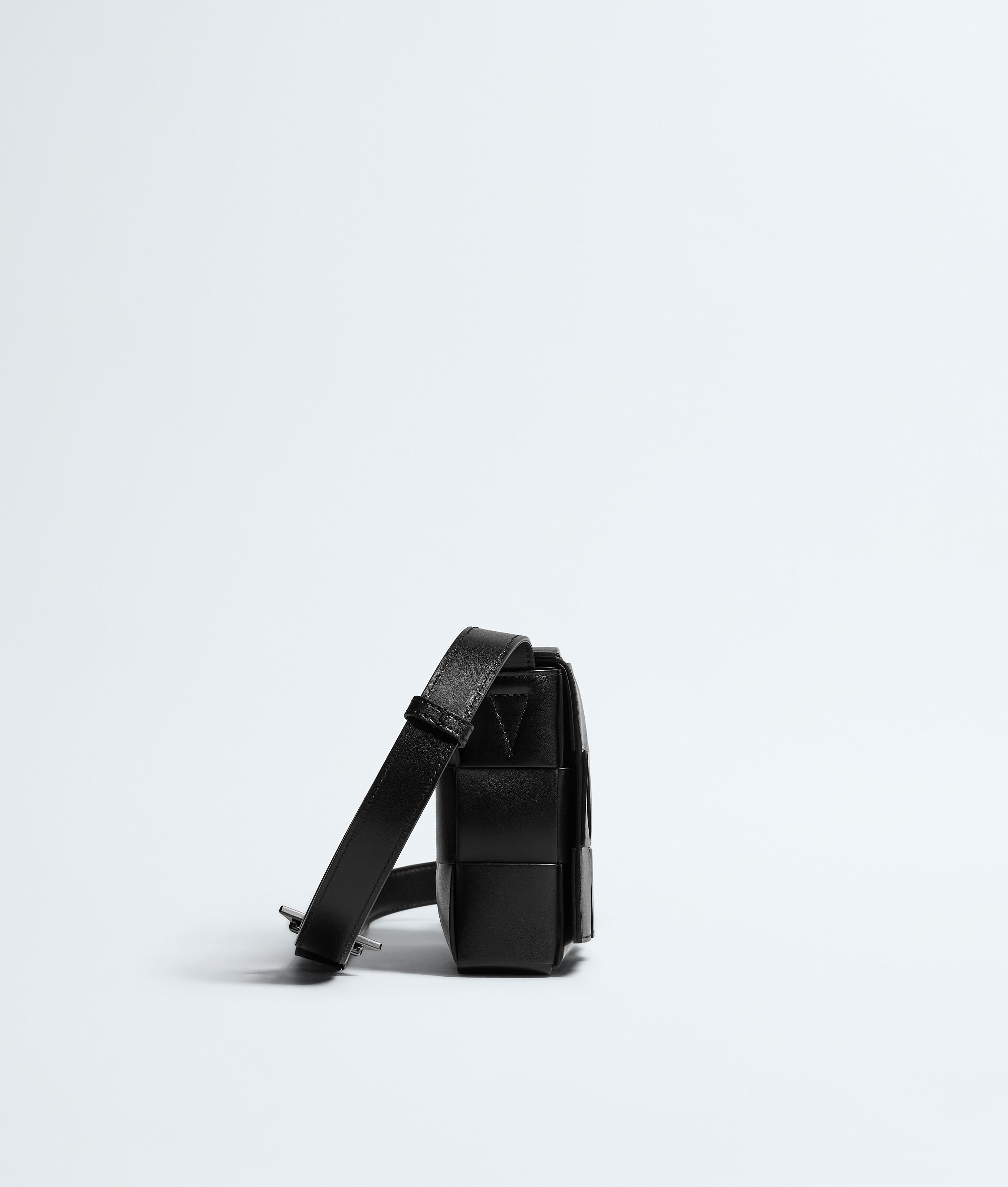 Men's Cassette in Black Bottega Veneta Lithuania EN - Image 4