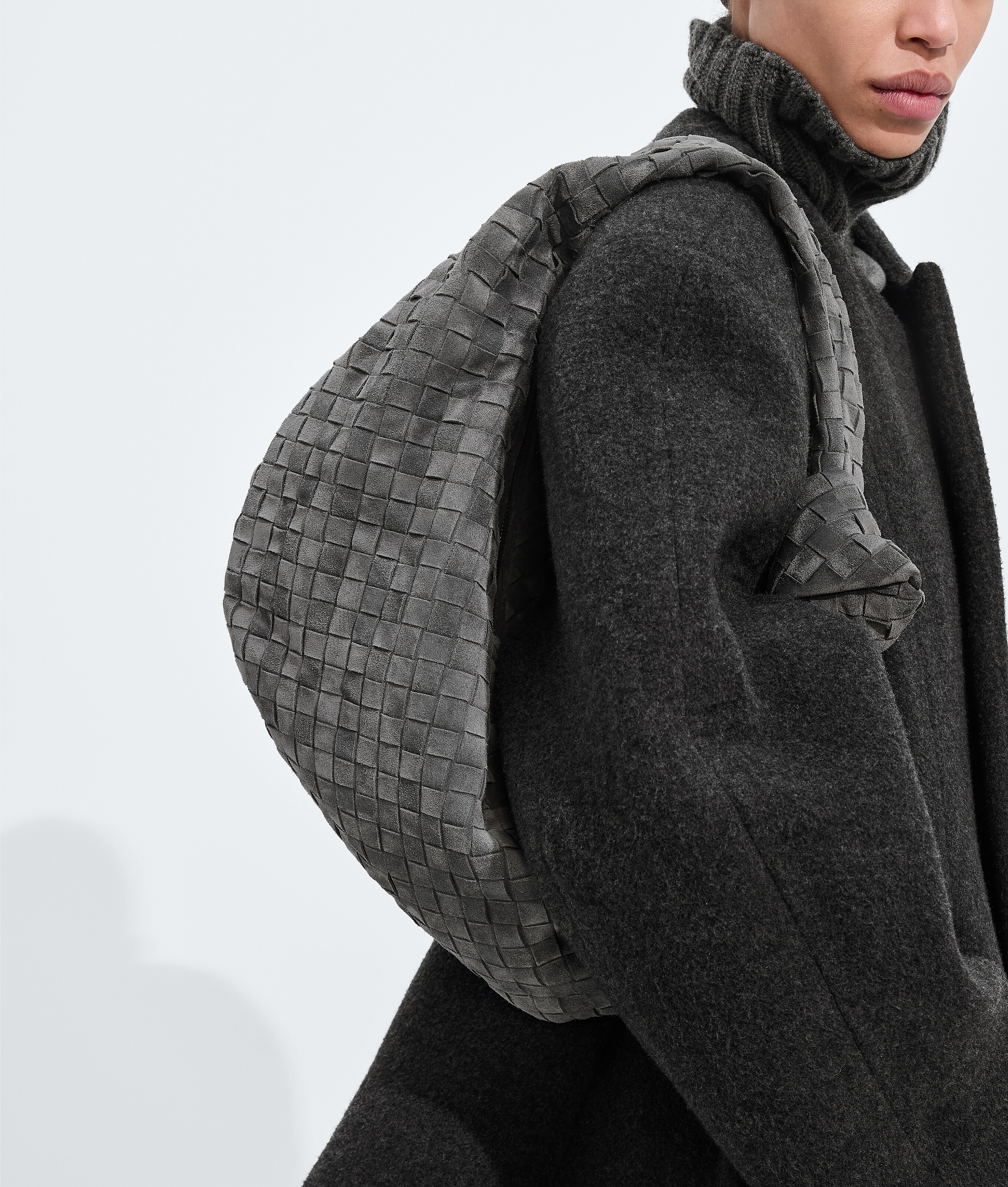 Women's Jodie in Obsidian gray Bottega Veneta France EN - Image 2