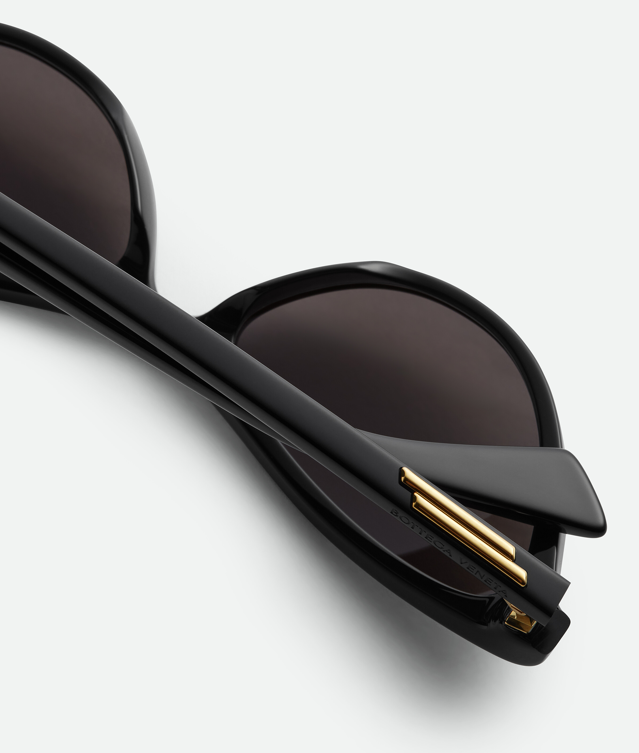 Bottega Veneta Classic Cat Eye Sunglasses In Black