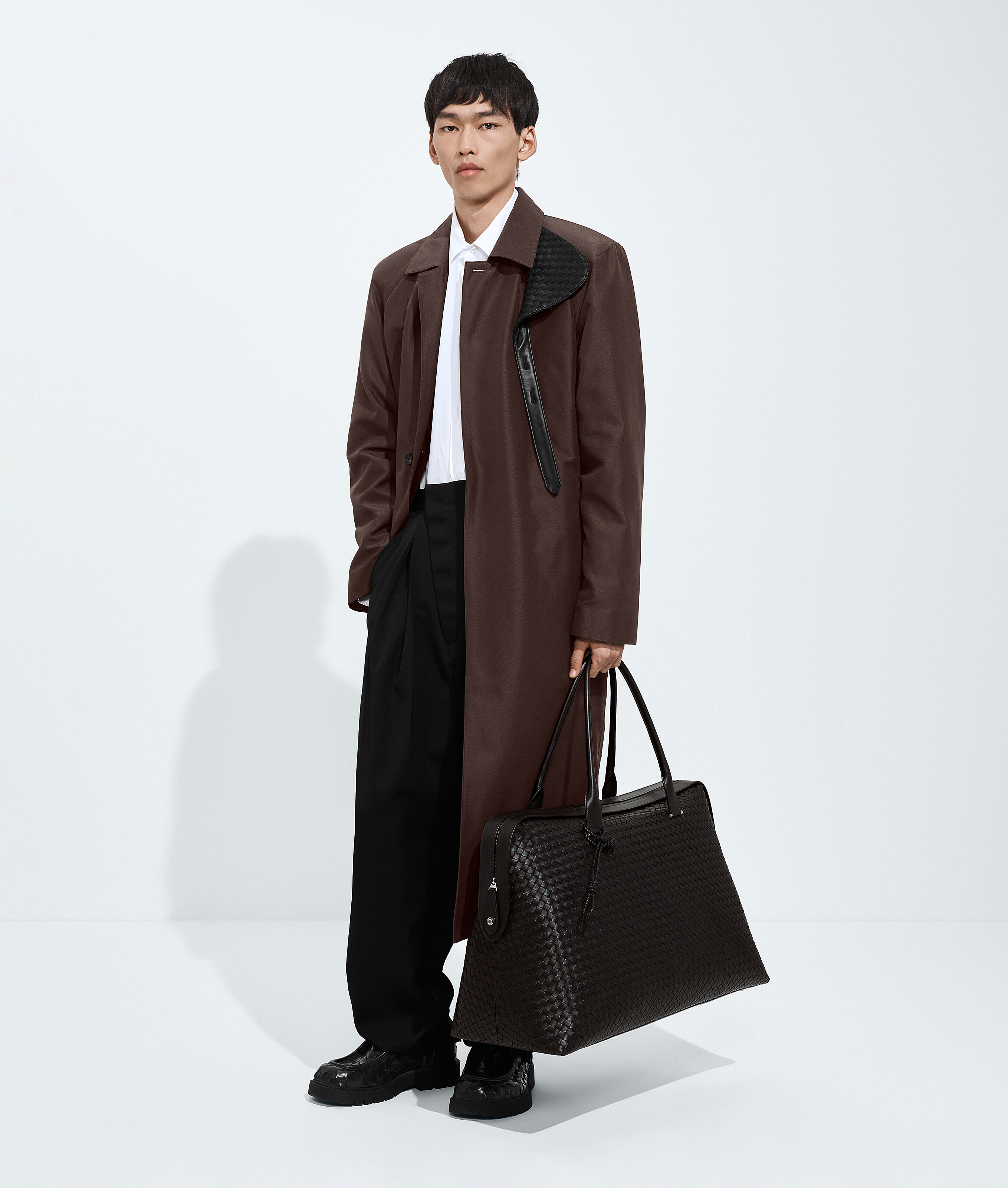 Men's Large Vaporetto in Espresso Bottega Veneta Japan EN - Image 2