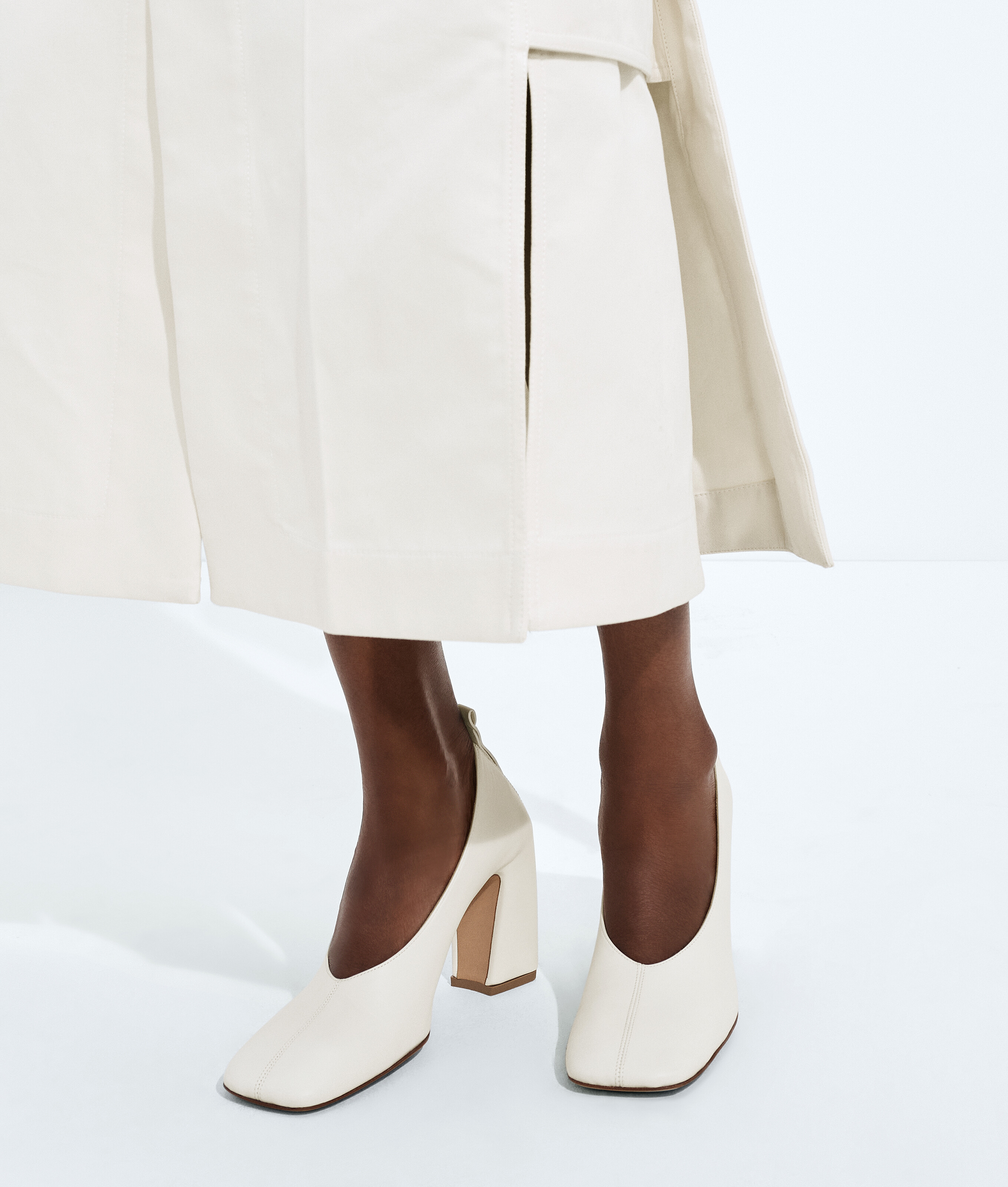 Women's Allegra Pump in Alabaster Bottega Veneta Saudi Arabia EN - Image 2