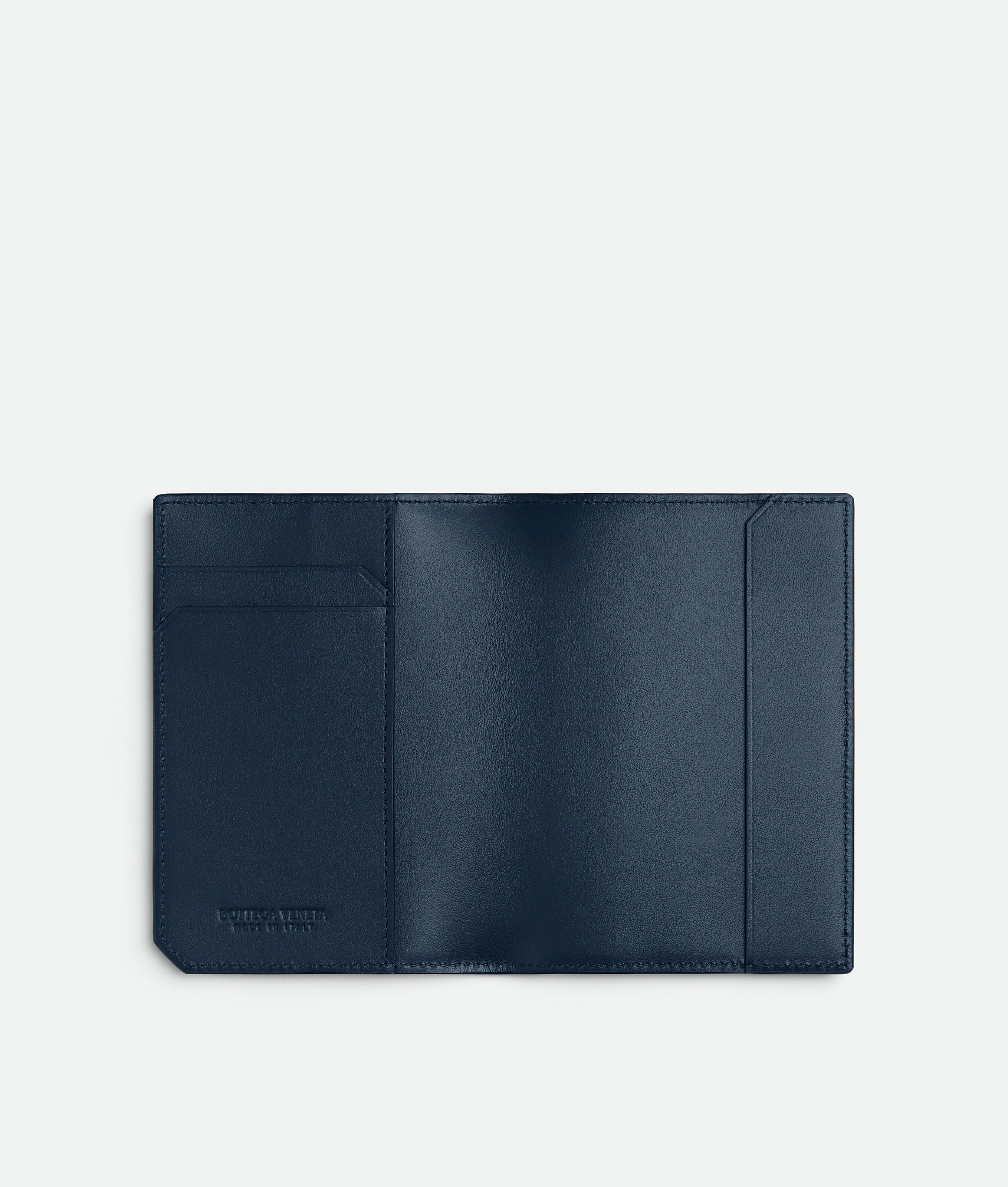 Men's Intrecciato Piccolo Passport Case in Neptune Bottega Veneta Denmark EN - Image 2