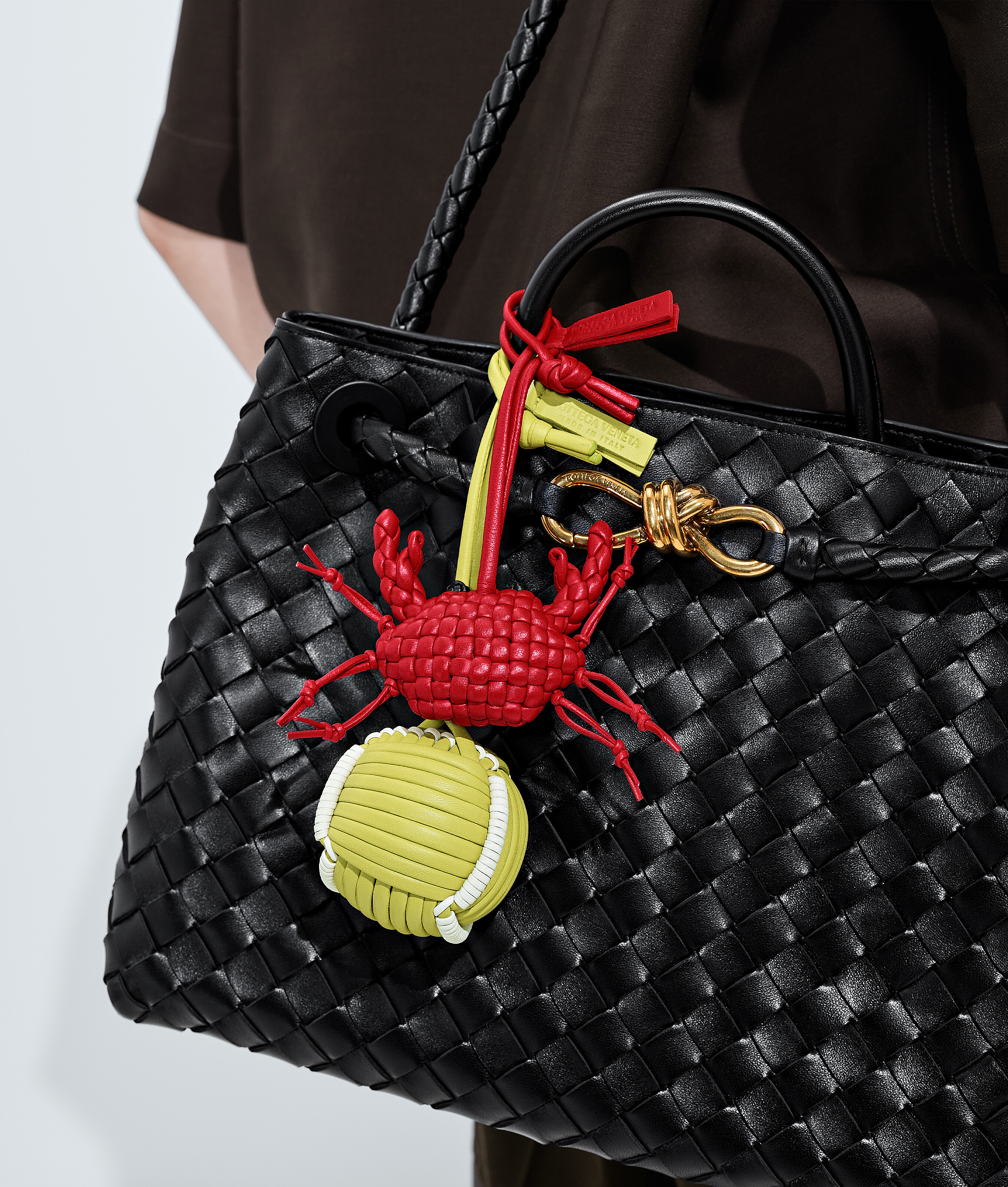Men's Crab Charm in Cardinal/black Bottega Veneta Finland EN - Image 2