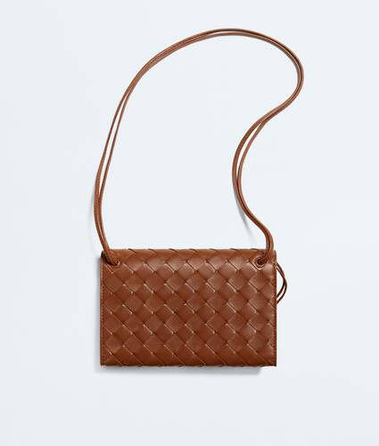 Women's Andiamo Pouch on Strap in Tannin Bottega Veneta Brazil EN - Image 4