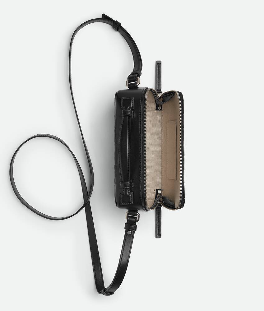 ブラックゲッタウェイ フォンポーチ| Bottega Veneta® 日本