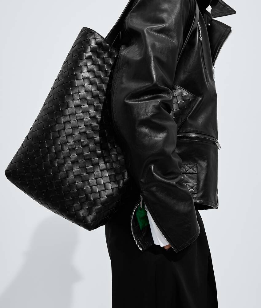 BOTTEGA VENETA イントレ チャート レザー パンツ ブラック 48 Bottega Veneta: ブラック カーゴ レザーパンツ | SSENSE 日本