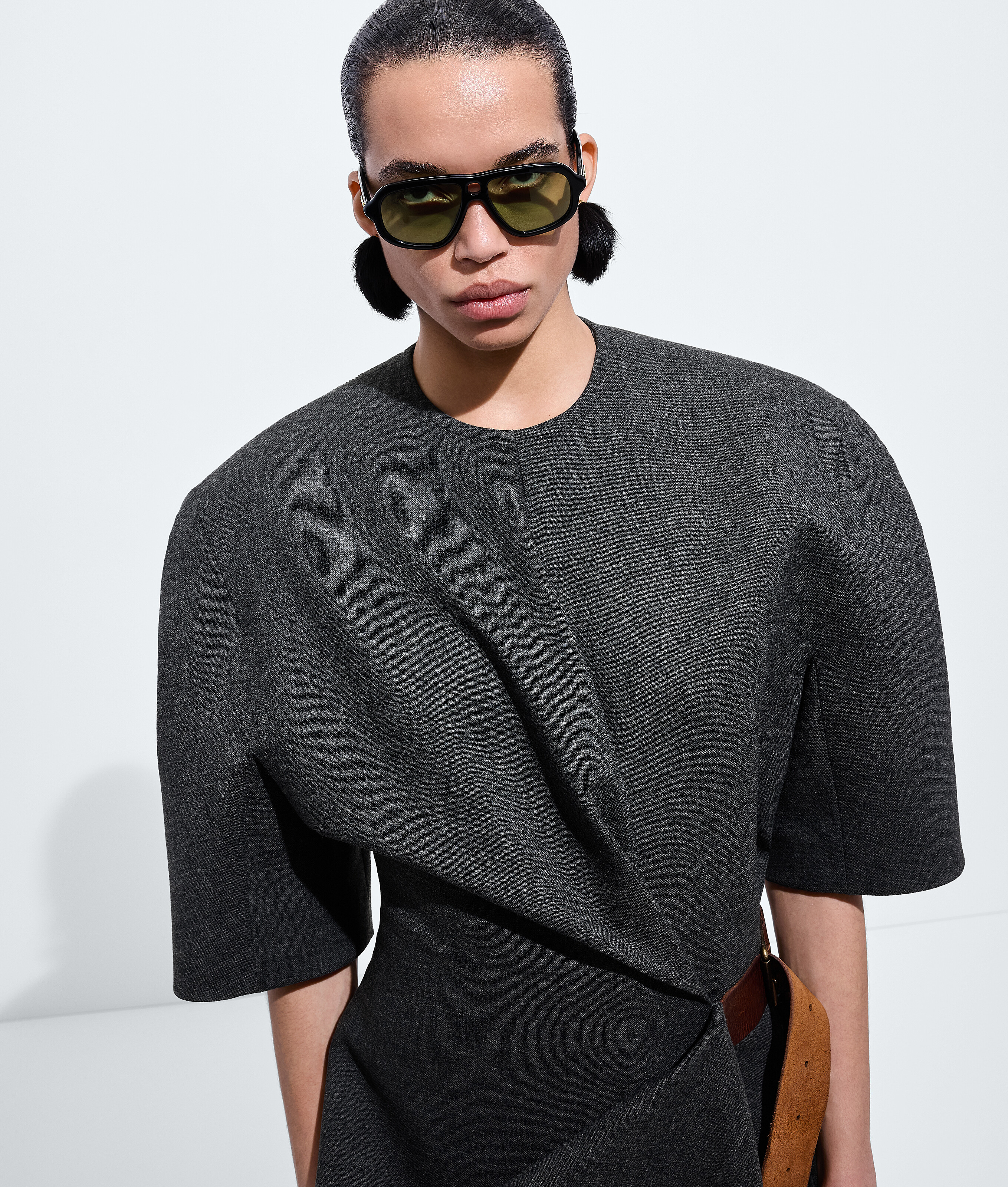 Sophia Ribbon Aviator Sunglasses in Black/green Bottega Veneta Luxembourg EN - Image 2