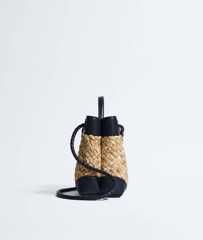 Women's Small Andiamo in Natural/midnight Bottega Veneta Germany EN - Image 4