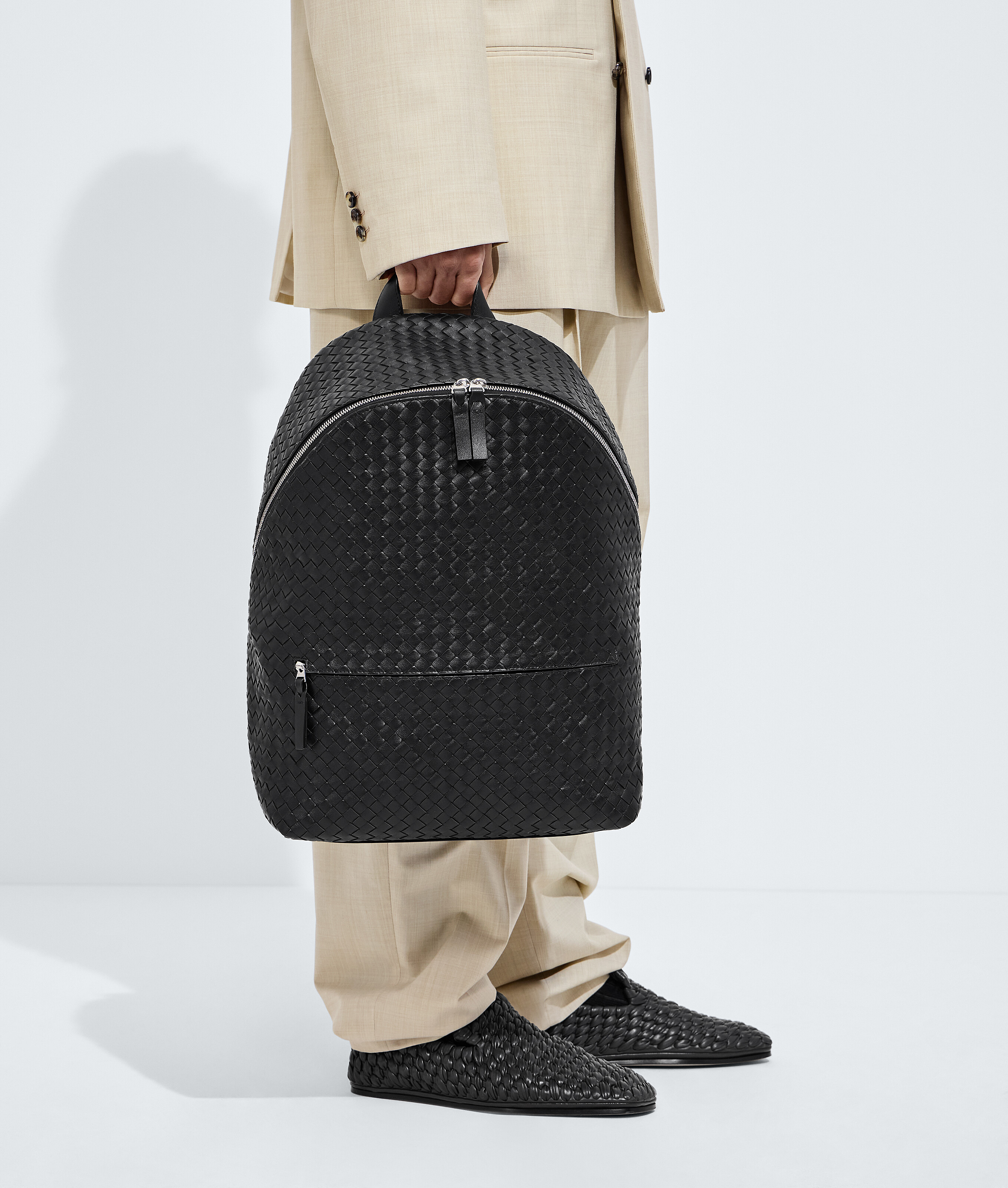 Men's Intrecciato 1975 Backpack in Black Bottega Veneta Luxembourg EN - Image 2