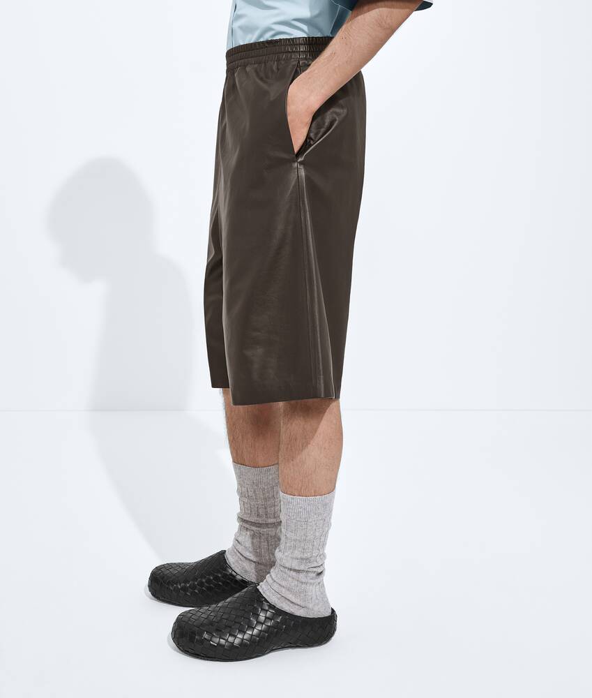 Men's Leather Shorts in Intense carrubo Bottega Veneta United States EN - Image 2