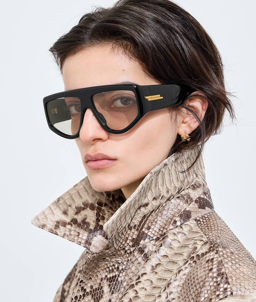 Classic Shield Sunglasses in Black/brown Bottega Veneta United Kingdom EN - Image 2
