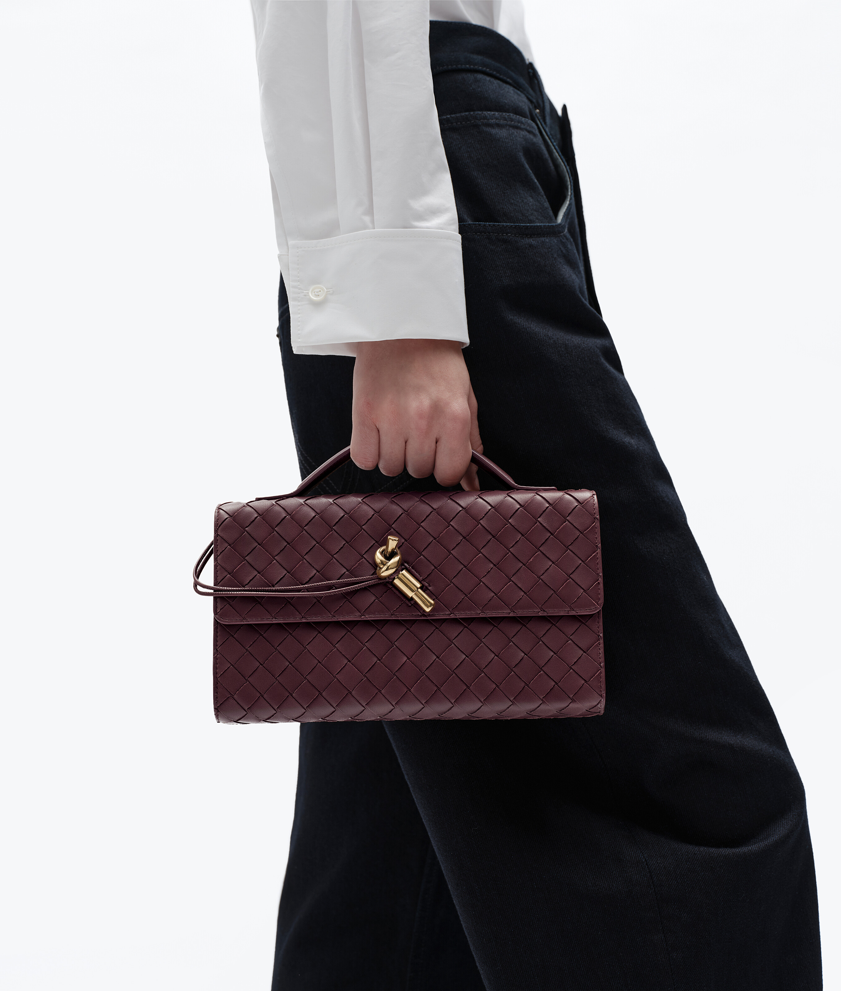 Women's Andiamo Clutch 25 in Deep mahogany Bottega Veneta Luxembourg EN - Image 2
