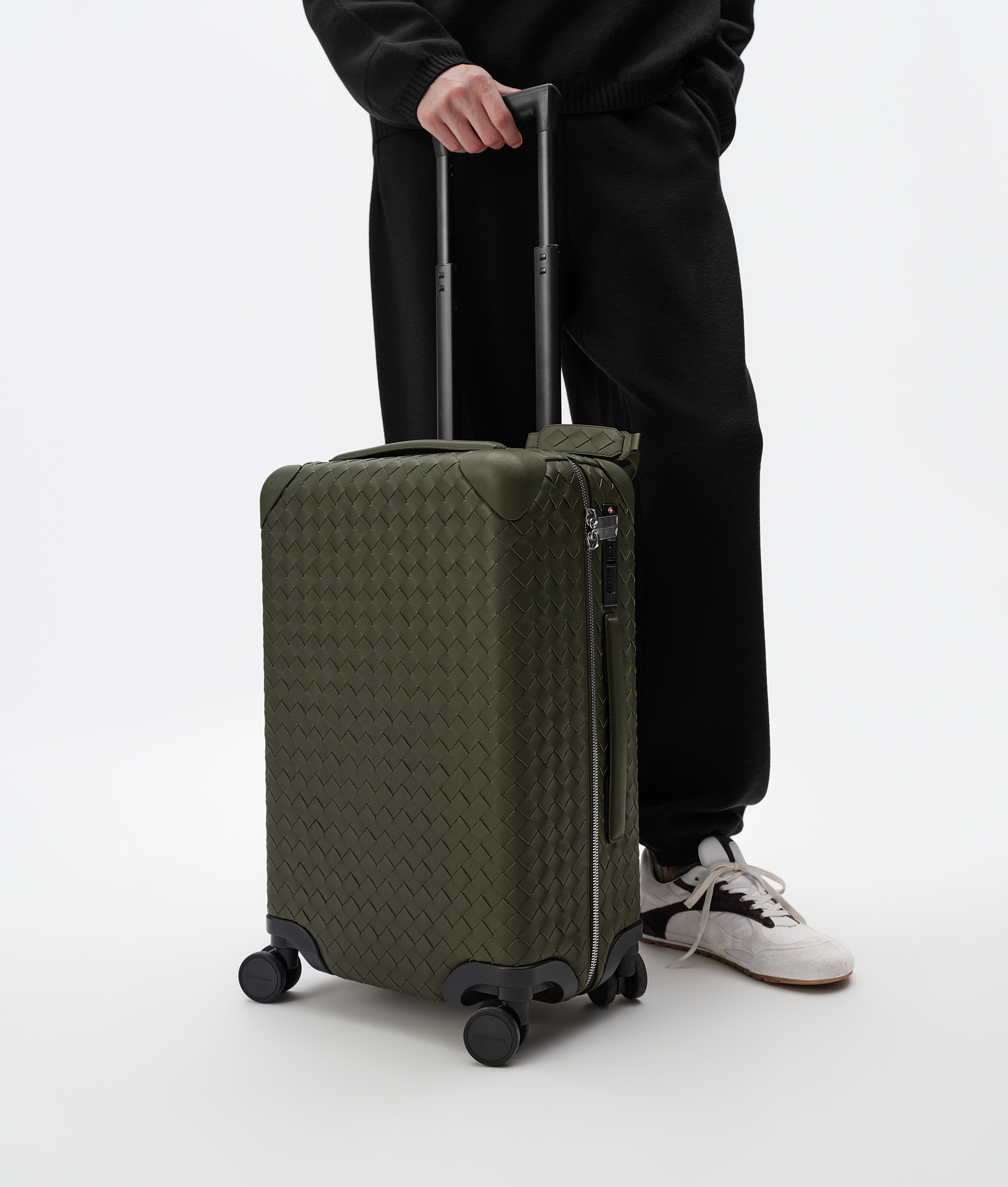 Men's Odyssey Intrecciato Cabin Suitcase in Bark green Bottega Veneta Luxembourg EN - Image 2