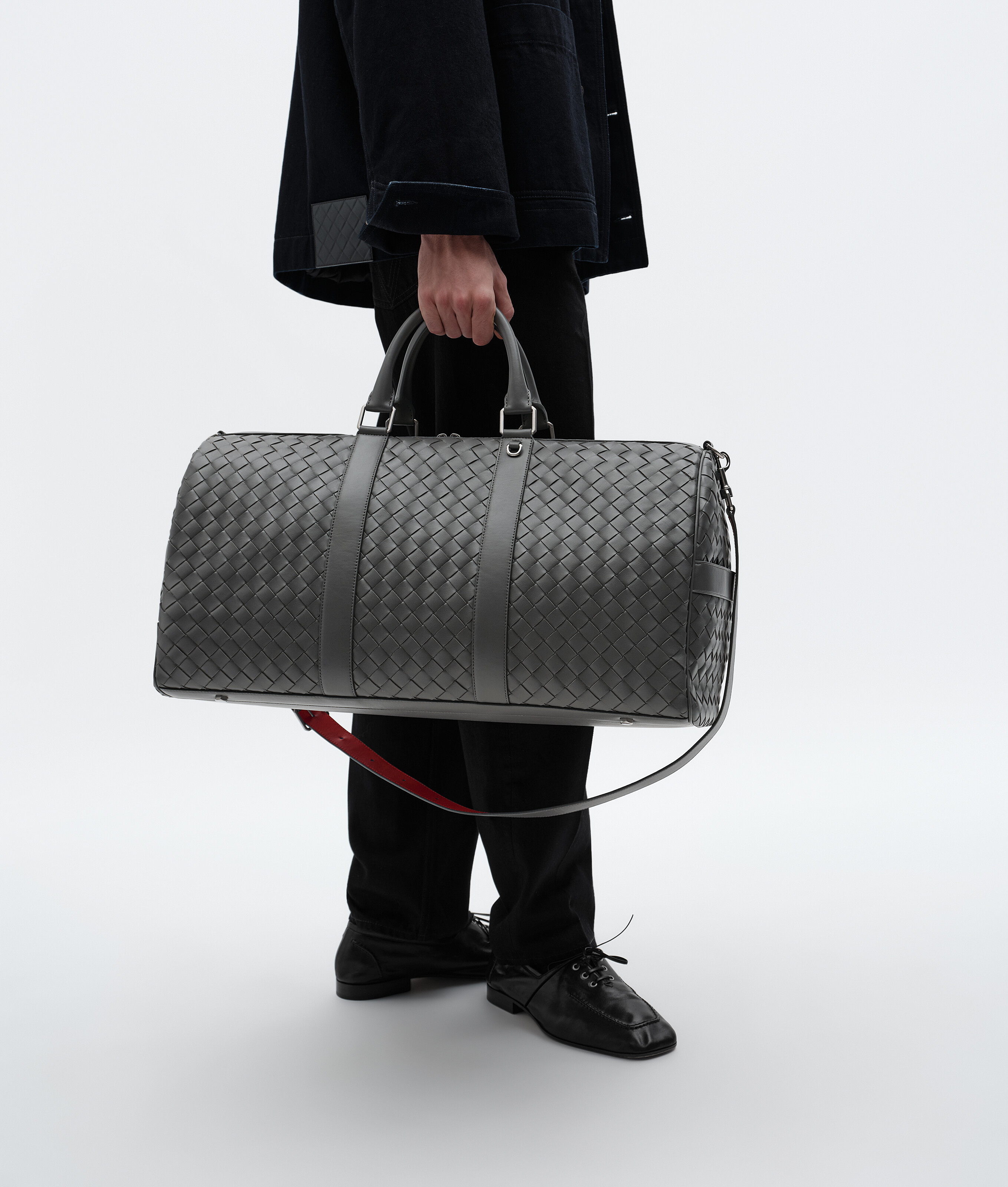 Men's Intrecciato Cabin Duffle in Obsidian gray/radar Bottega Veneta Canada EN - Image 2