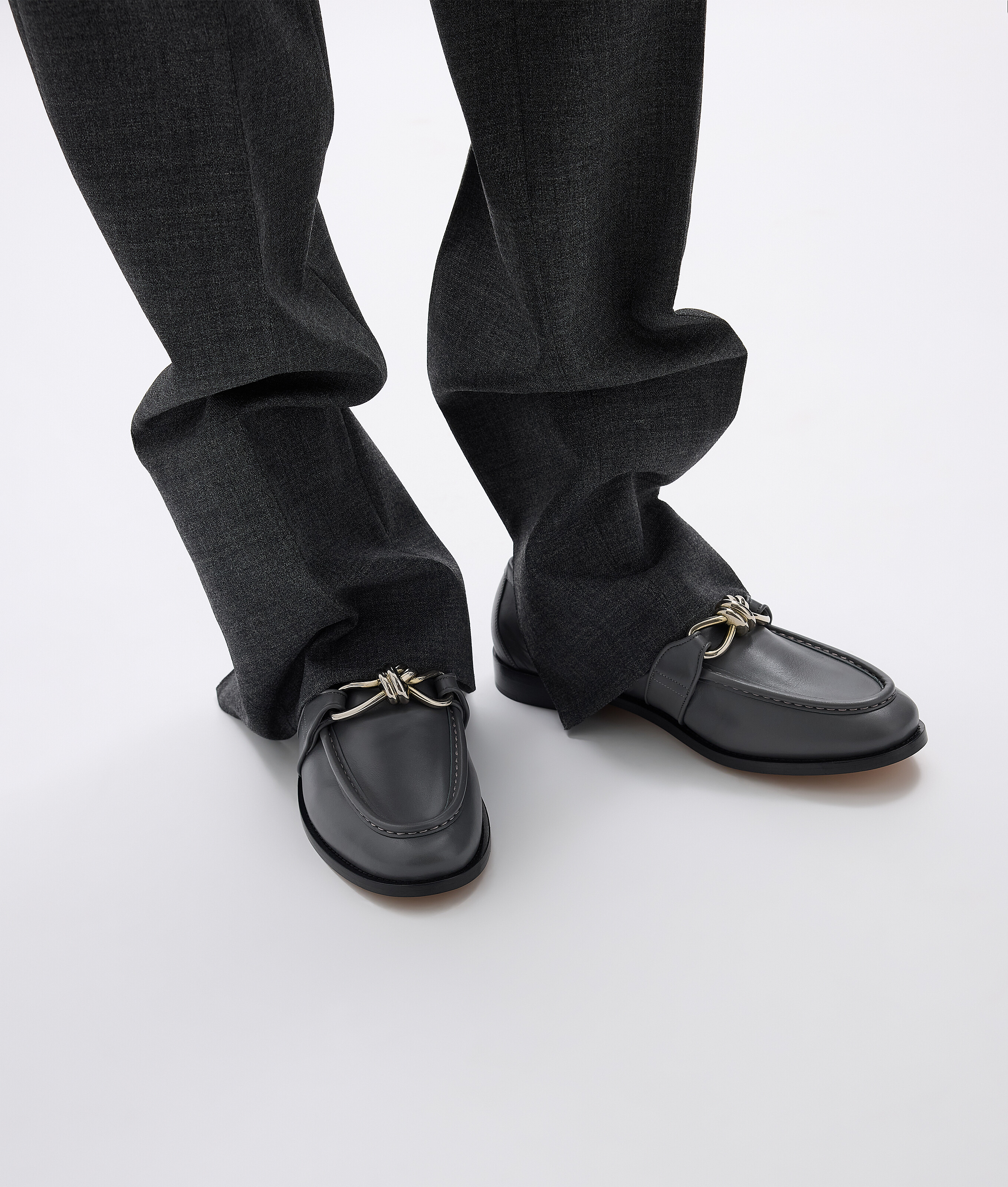 Men's Astaire Loafer in Obsidian gray Bottega Veneta Luxembourg EN - Image 2