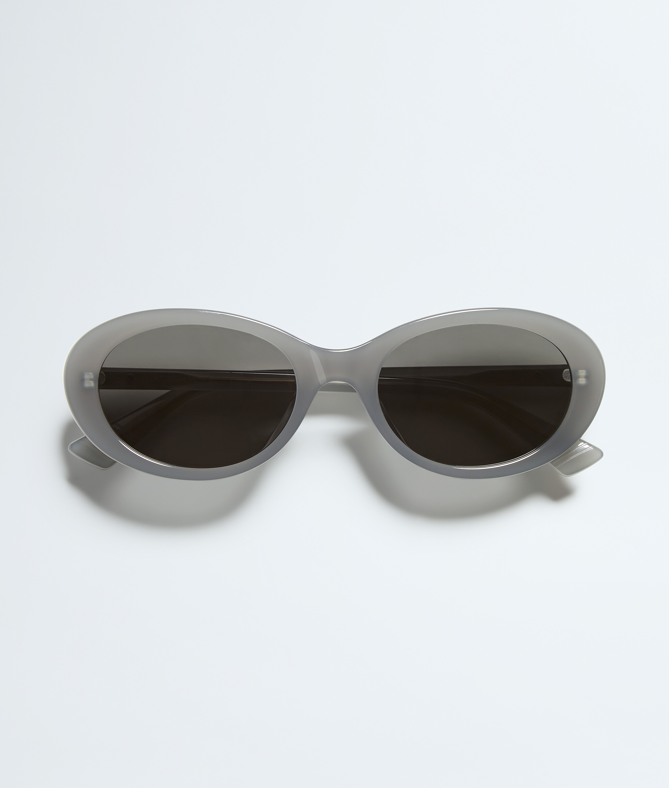 Classic Oval Sunglasses in Gray/gray Bottega Veneta Bulgaria EN - Image 1