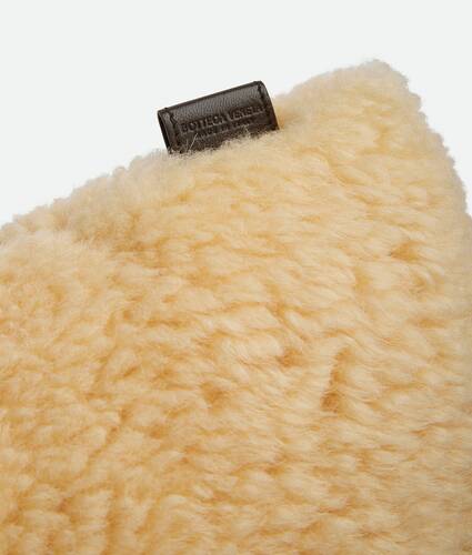 Coussin Cassette en sShearling en Butter Bottega Veneta Monaco FR - Image 4