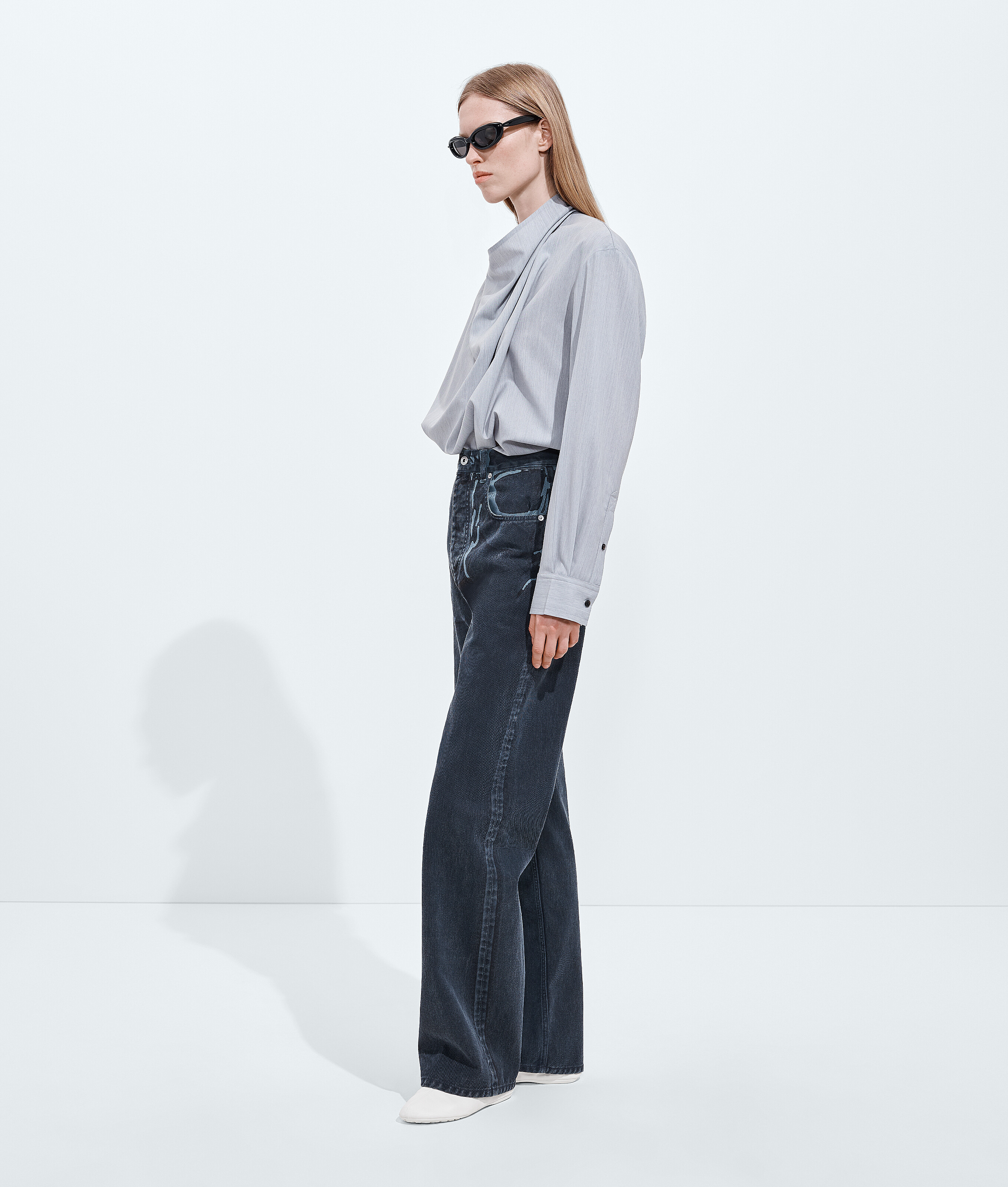 Women's Overdyed Wide Leg Jeans in Midnight Bottega Veneta Bulgaria EN - Image 2