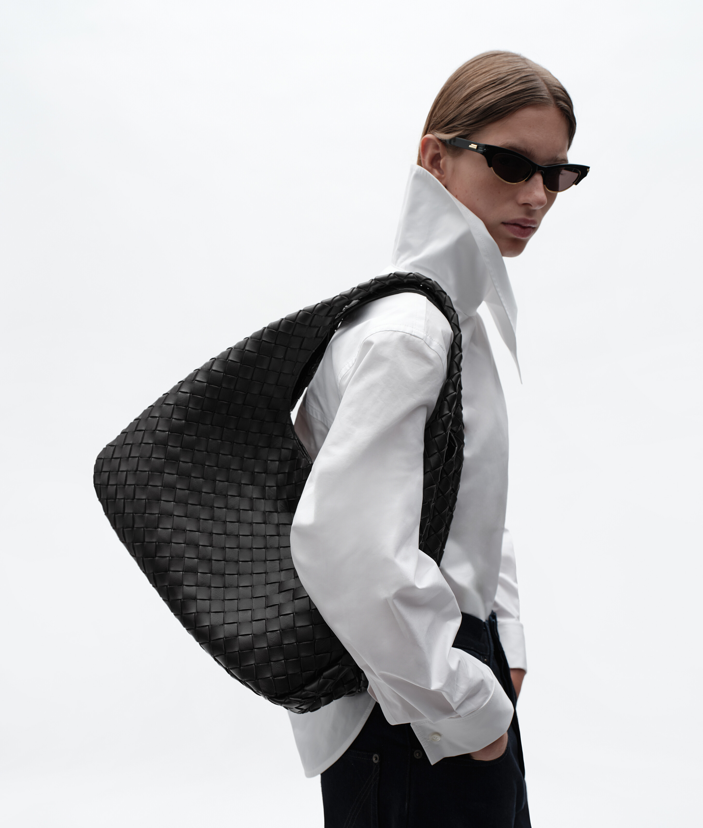 Women's Large Campana in Black Bottega Veneta Luxembourg EN - Image 2
