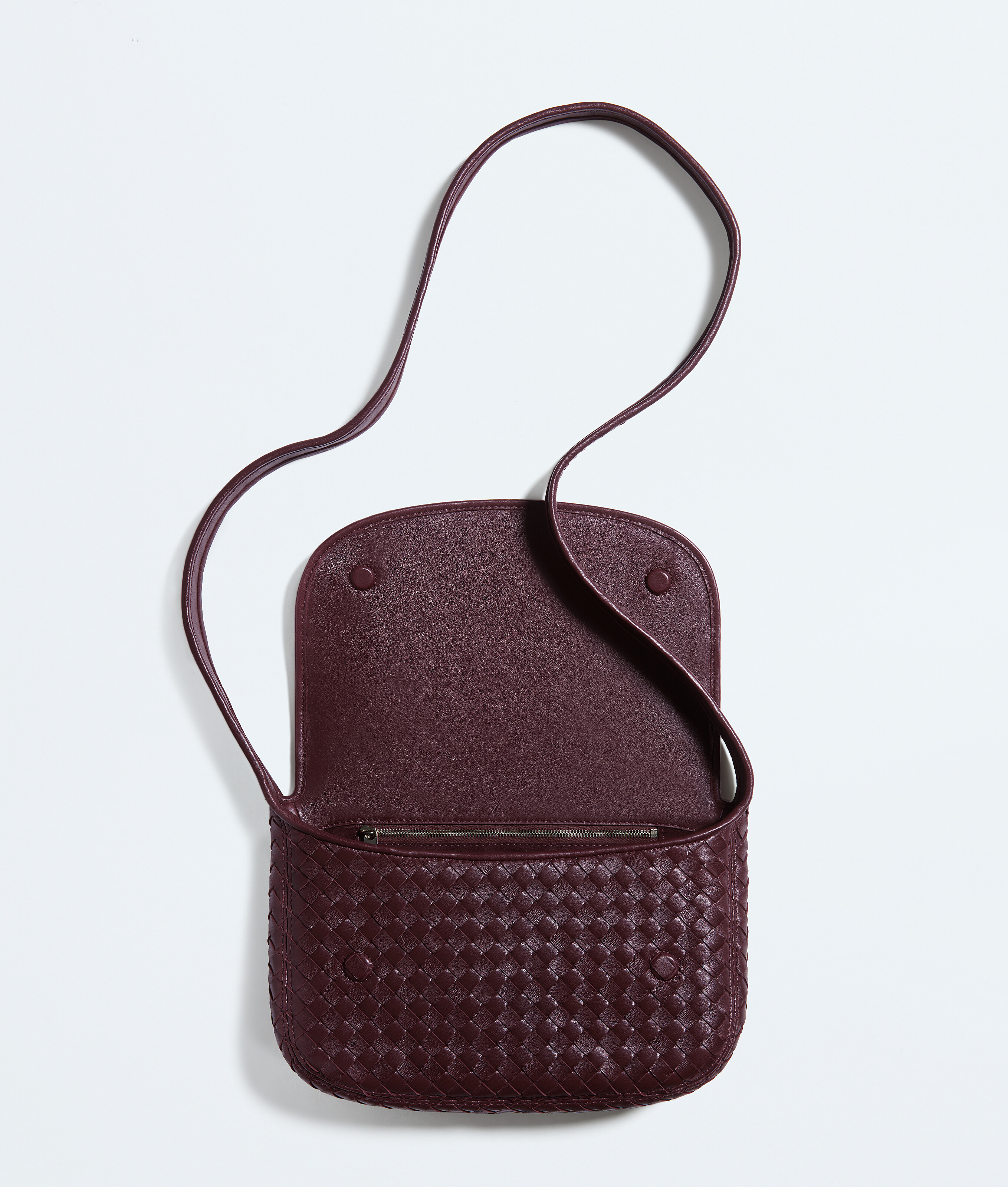 Men's Veneto Messenger in Deep mahogany Bottega Veneta Zimbabwe EN - Image 3