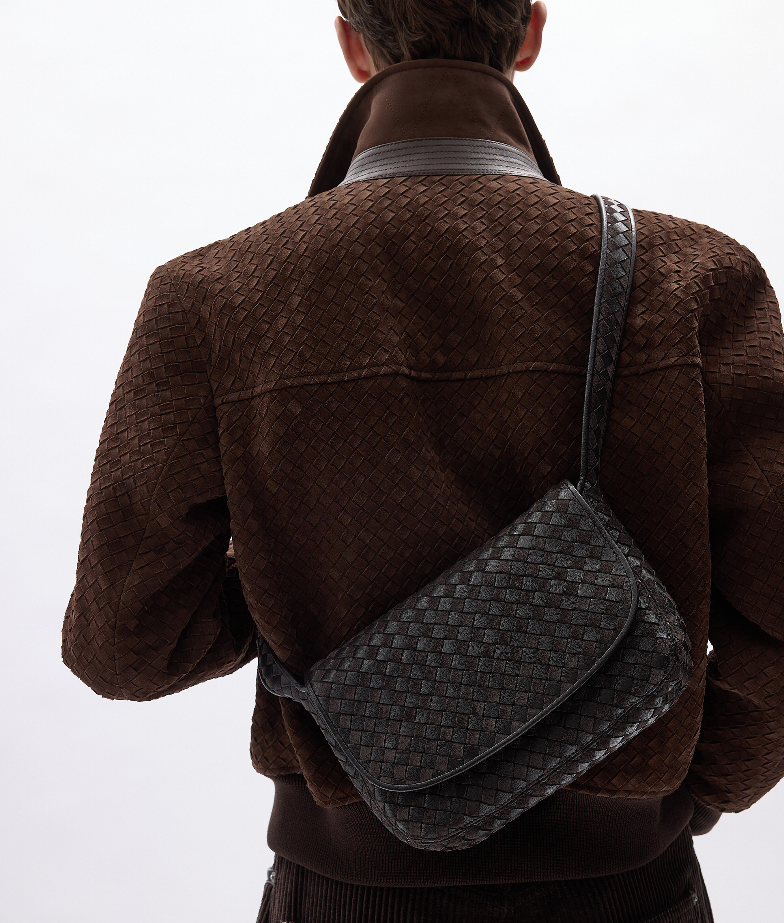 Men's Veneto Messenger  in Espresso Bottega Veneta France EN - Image 2