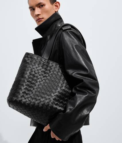 Men's Small Intrecciato Zipped Tote in Black Bottega Veneta Japan EN - Image 2
