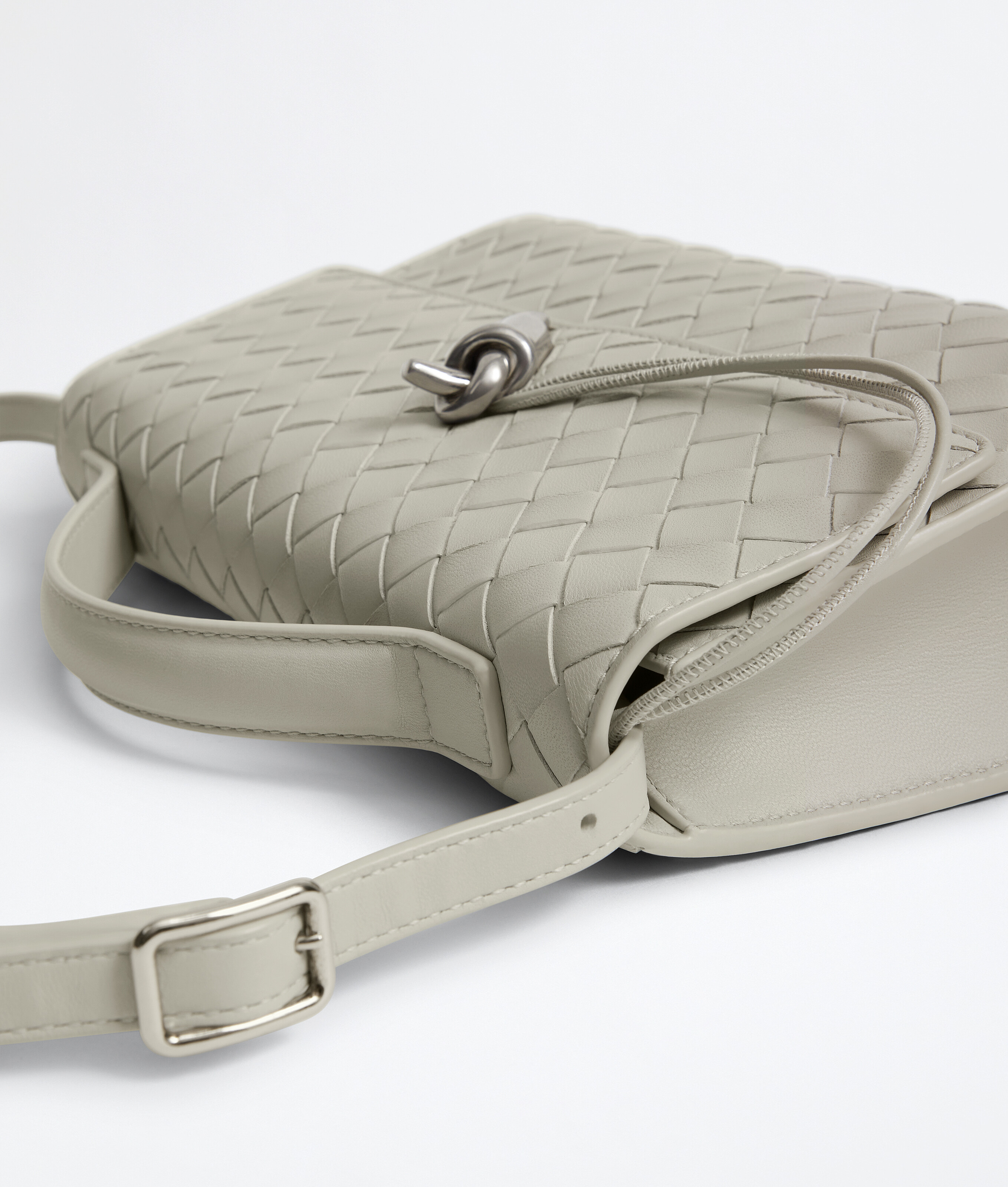 Women's Andiamo Clutch 25 in Silica gray Bottega Veneta Luxembourg EN - Image 6