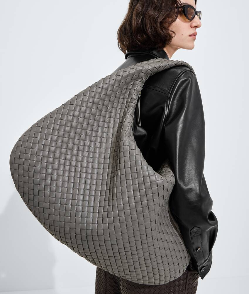 Maxi Veneta da Donna in Basalt Bottega Veneta Italia IT - Image 2