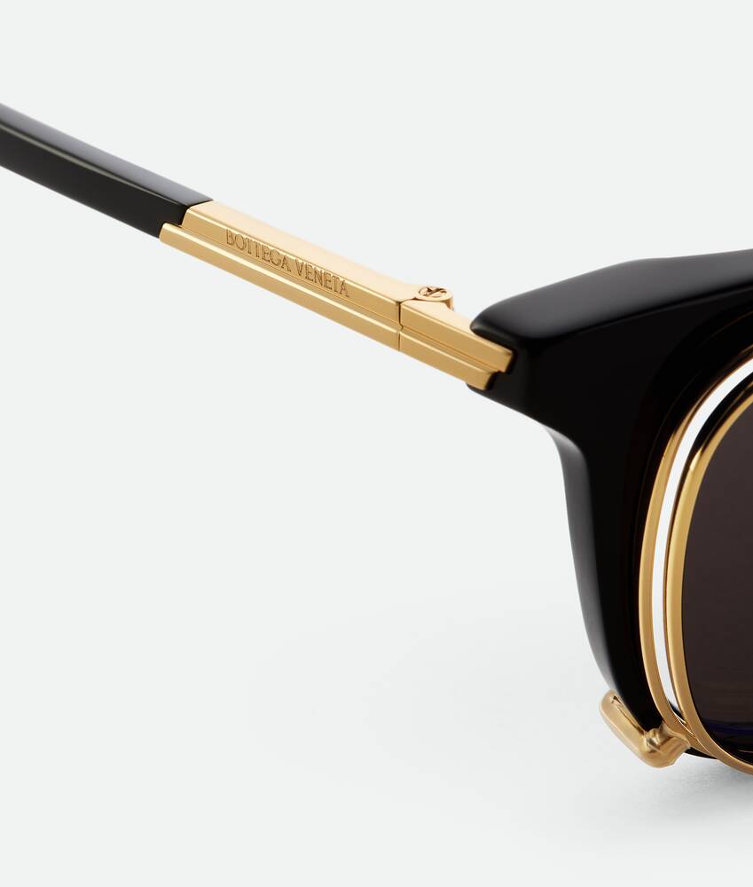 Display a large version of the product image 7 - Classic Square Clip On Sunglasses