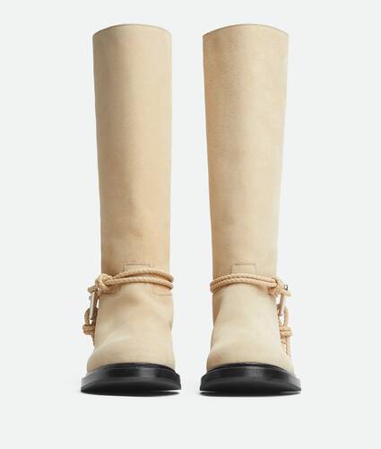 Bota James