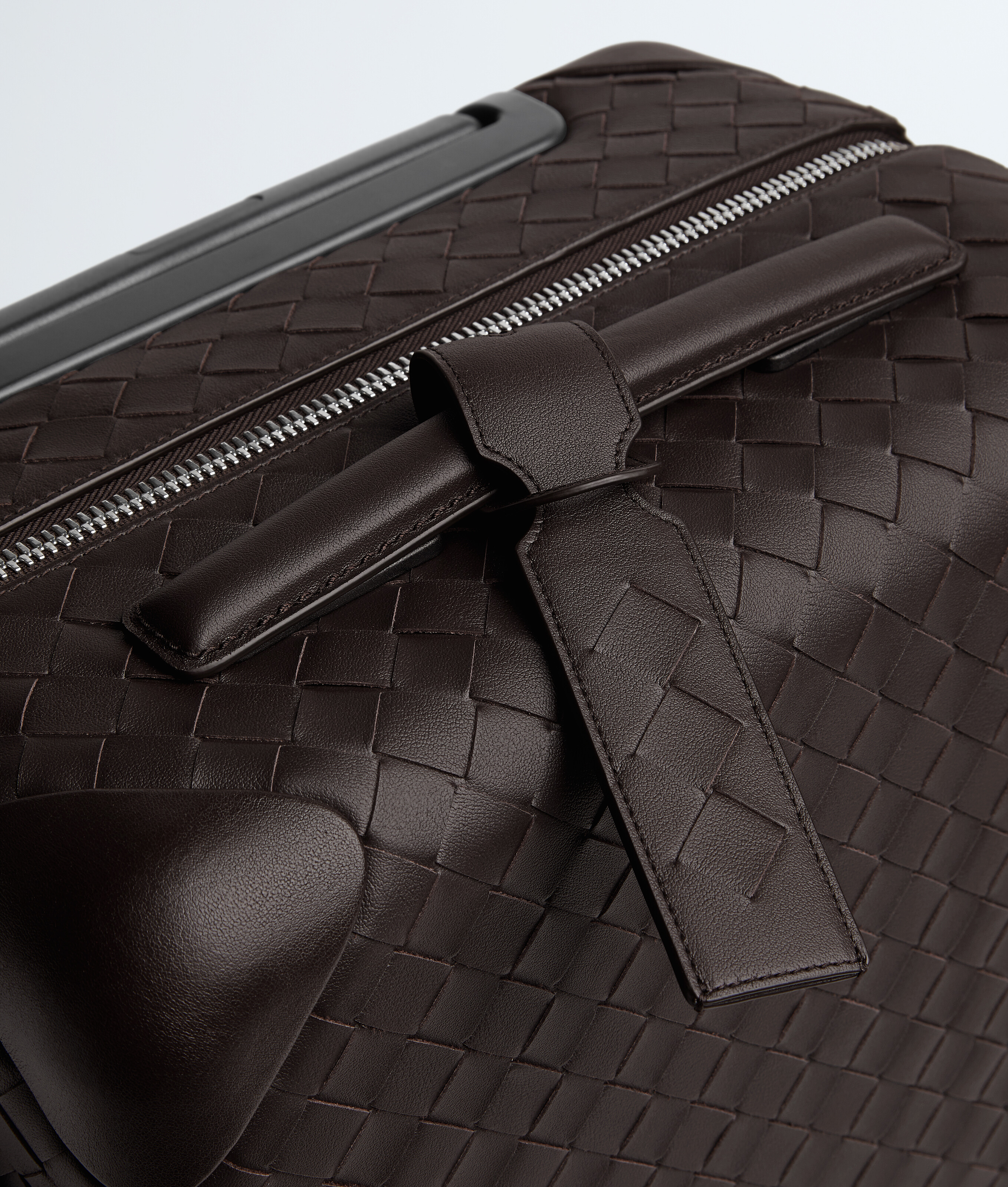 Odyssey Intrecciato Cabin Suitcase in Fondant Bottega Veneta Kuwait EN - Image 7