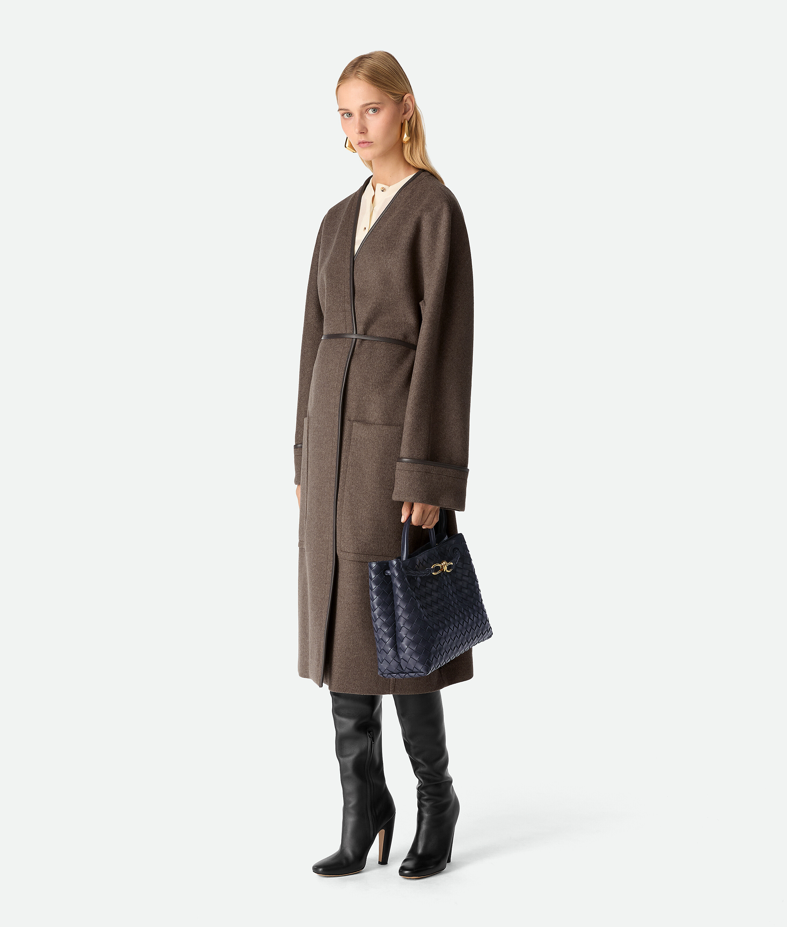 Bottega Veneta Medium Andiamo Intrecciato Shoulder Bag In Black