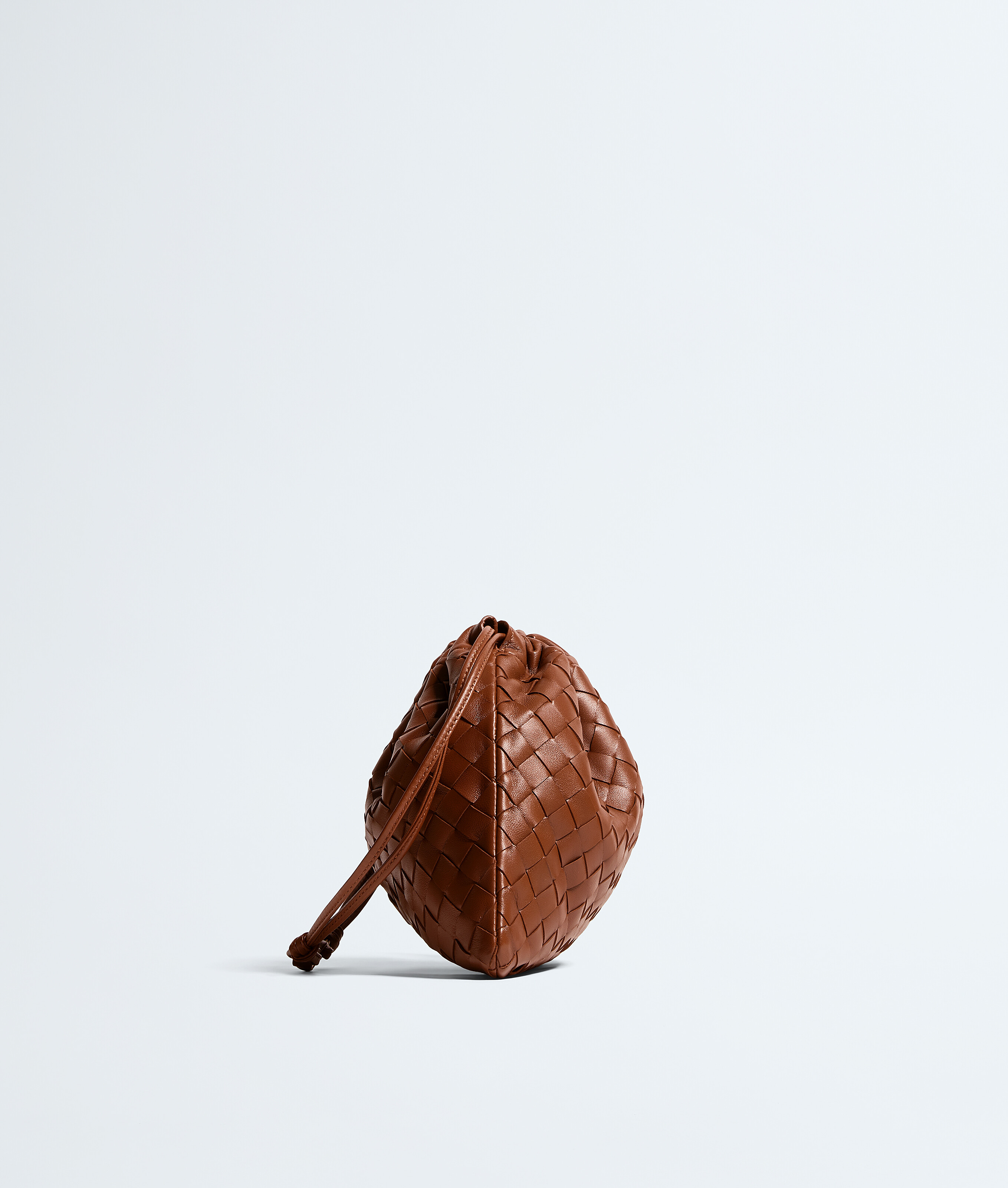 Women's Dustbag in Tannin Bottega Veneta United Arab Emirates EN - Image 4
