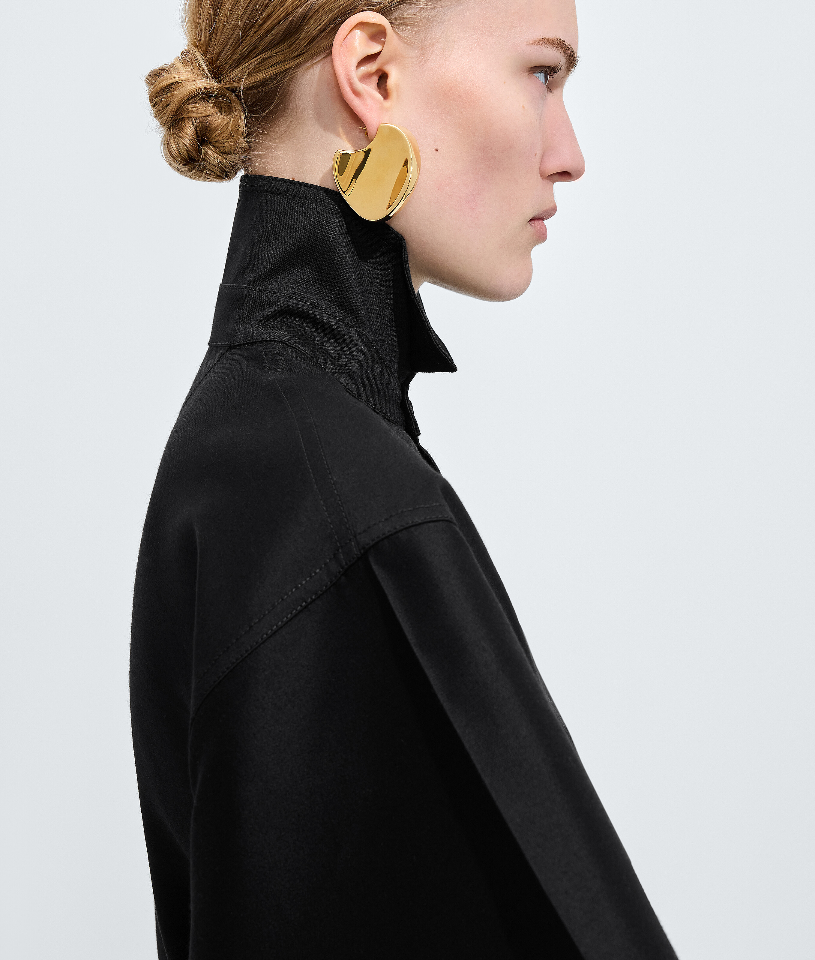 Women's Large Disc Earrings in Yellow gold Bottega Veneta Luxembourg EN - Image 2