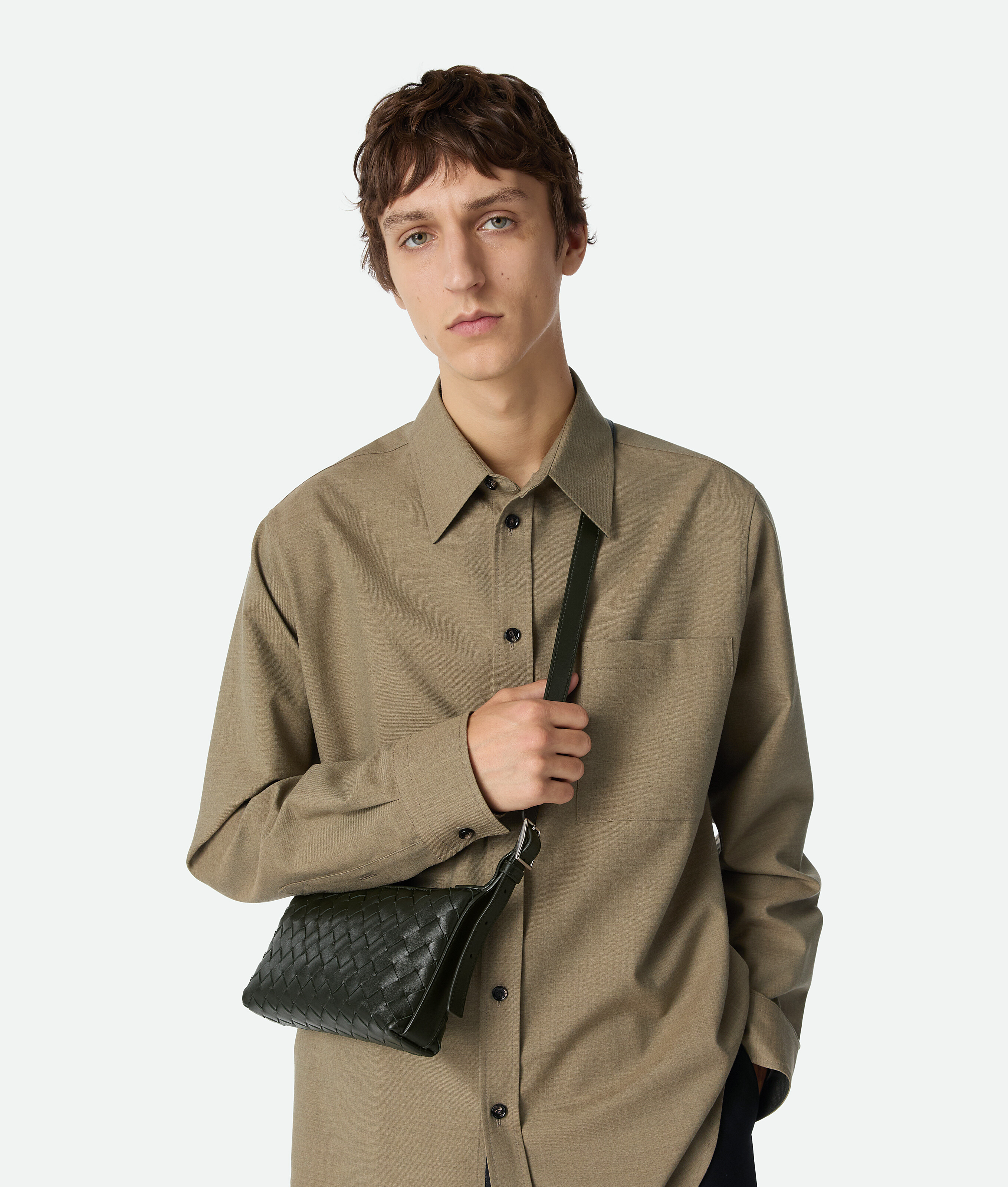 Traveler Handytasche für Herren in Dark green Bottega Veneta Deutschland DE - Image 2