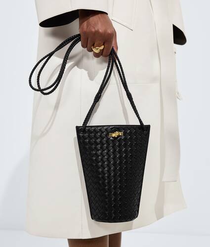 Women's Kiss Kiss Phone Bucket in Black Bottega Veneta Greece EN - Image 2