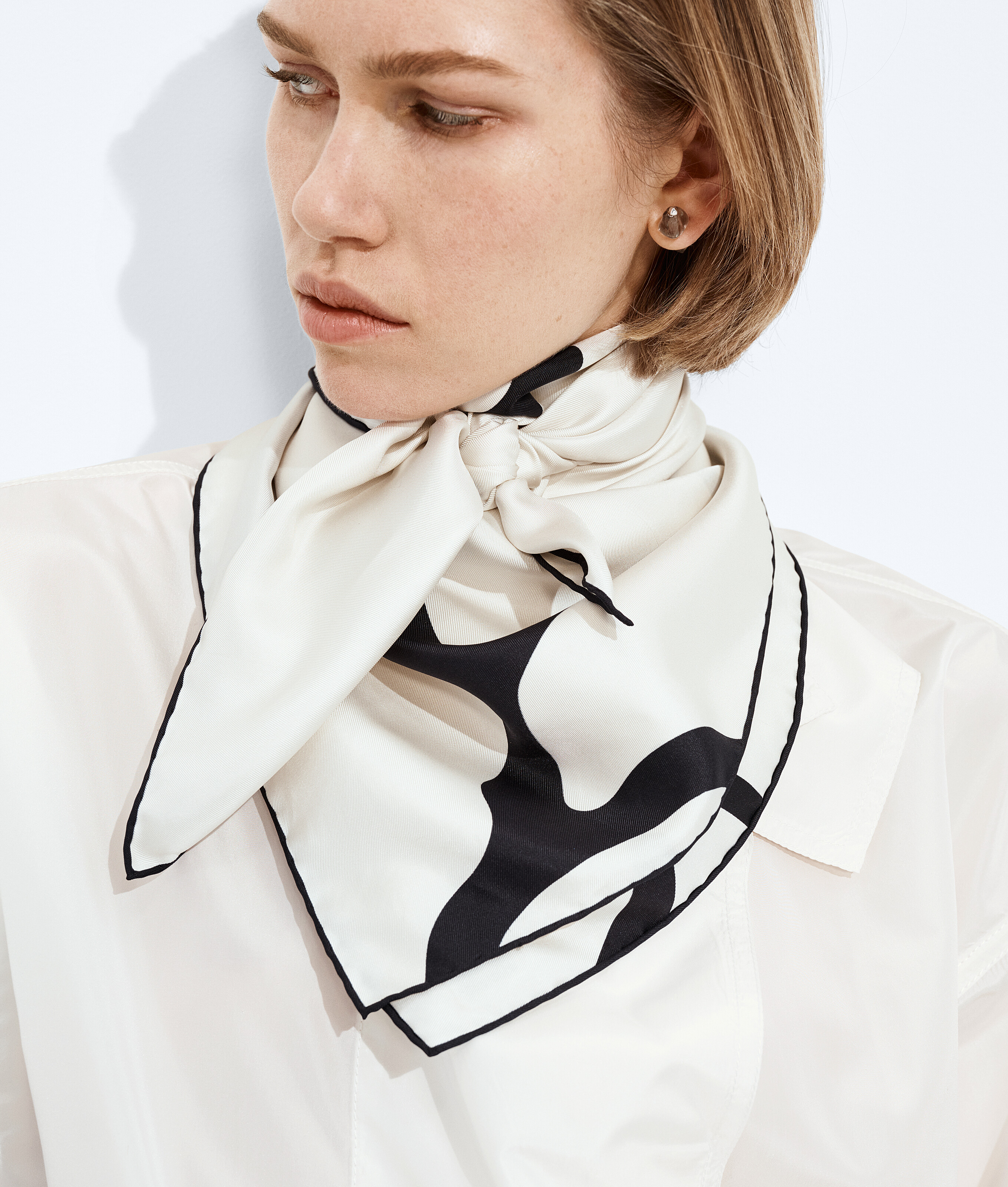 Women's Silk Twill Foulard in Chalk/double black Bottega Veneta Belgium EN - Image 4