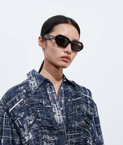 Classic Oval Sunglasses in Black/grey Bottega Veneta United Kingdom EN - Image 2