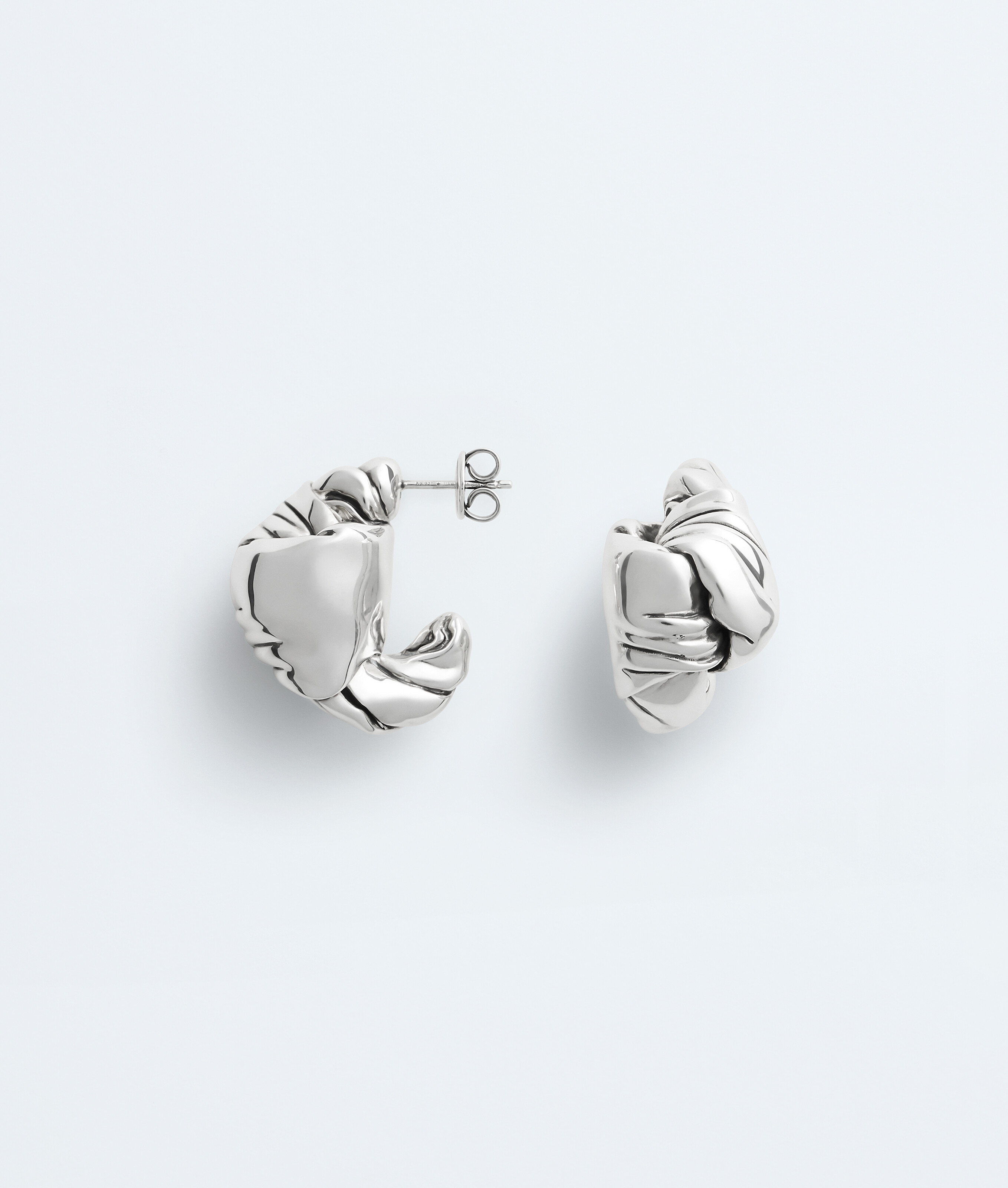 Women's Medium Knot Earrings in Silver Bottega Veneta Luxembourg EN - Image 5