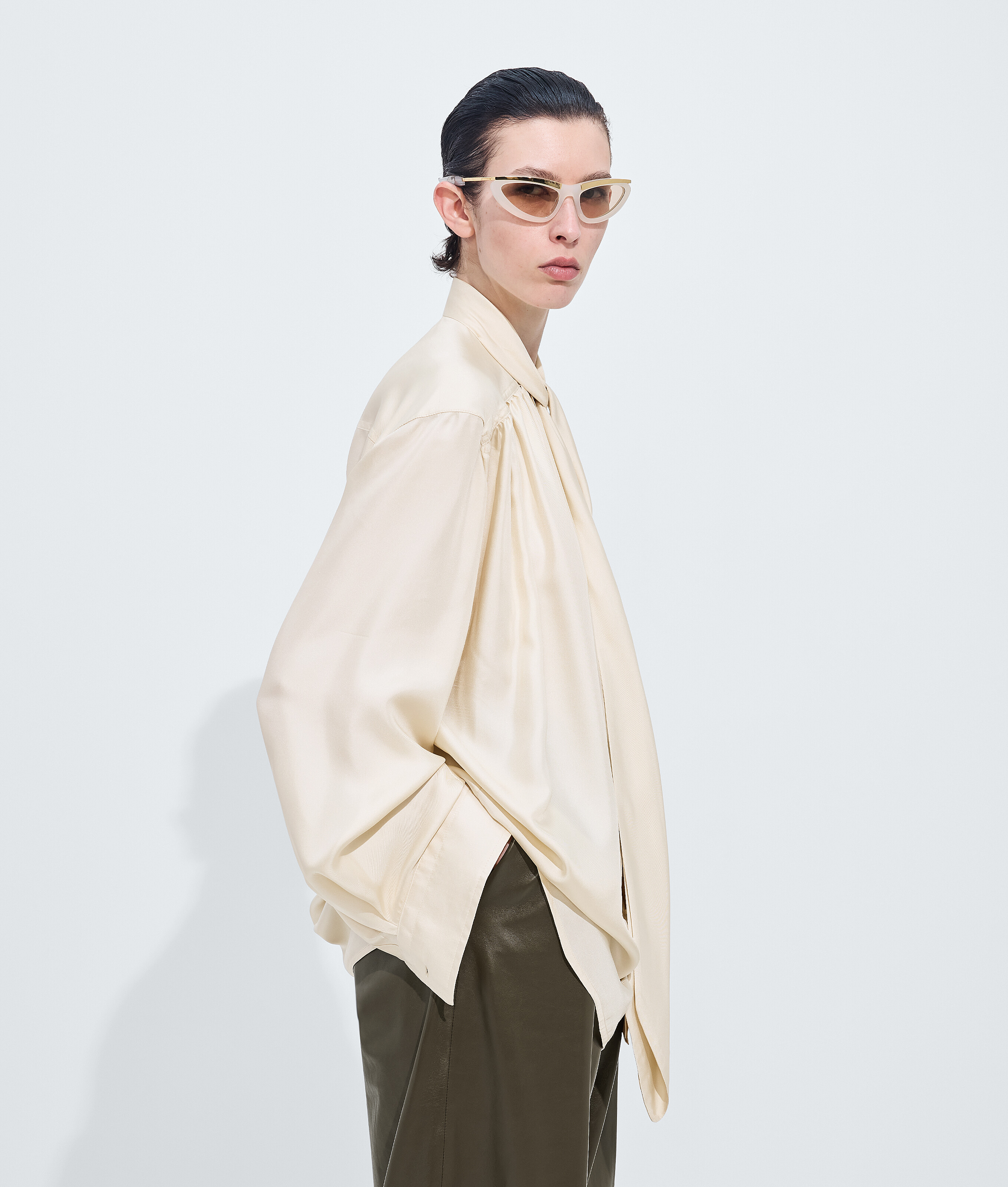 Women's Viscose Twill Blouse in Prosecco Bottega Veneta Luxembourg EN - Image 2