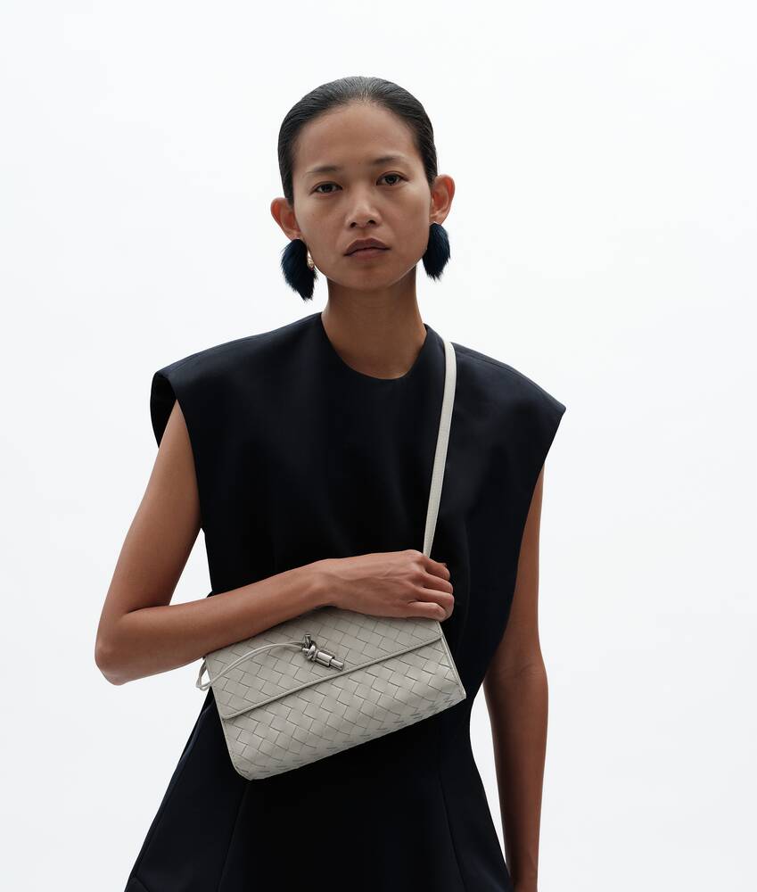 Women's Andiamo Clutch 25 in Silica gray Bottega Veneta Hong Kong SAR China EN - Image 2