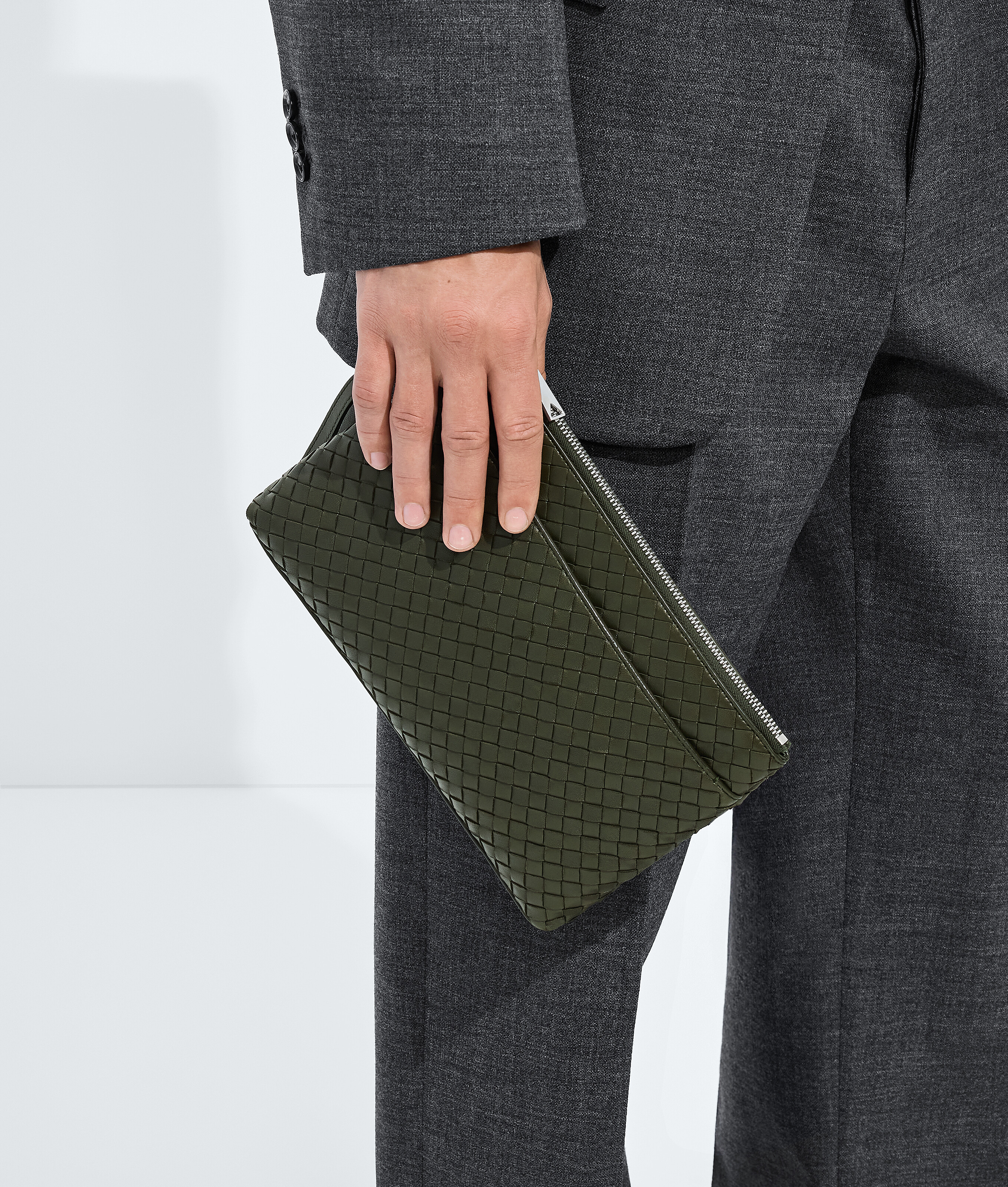 Pochette Prism Intrecciato Piccolo pour Homme en Bark green/silver Bottega Veneta Monaco FR - Image 2