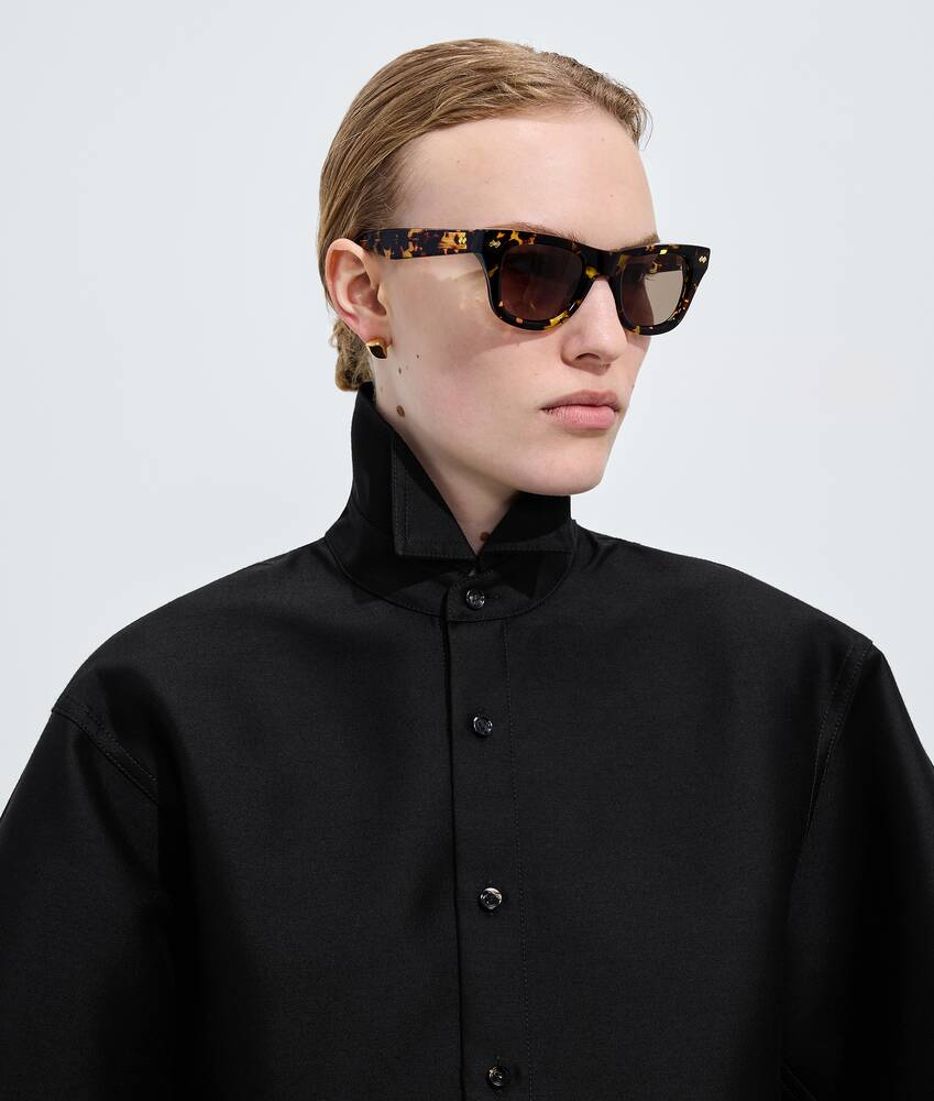 Gafas de sol Dizzy cuadradas en Havana/brown Bottega Veneta M&eacute;xico ES - Image 2